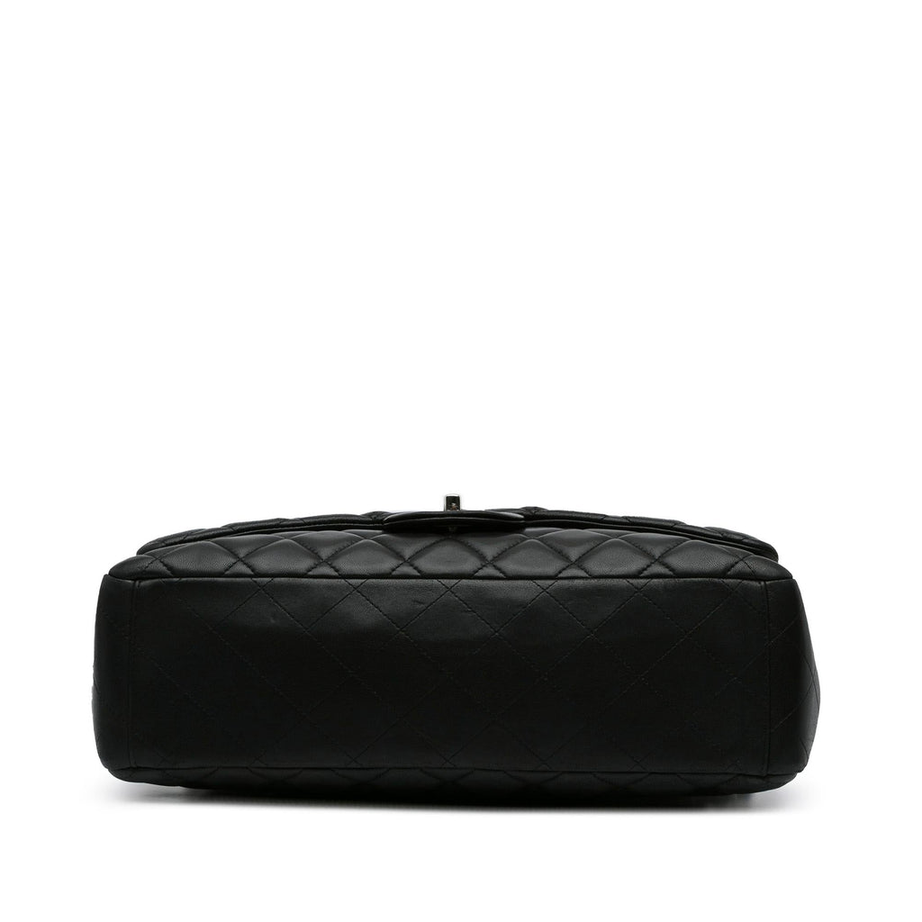 Chanel Maxi Classic Lambskin Single Flap (SHG-C8eJpN)