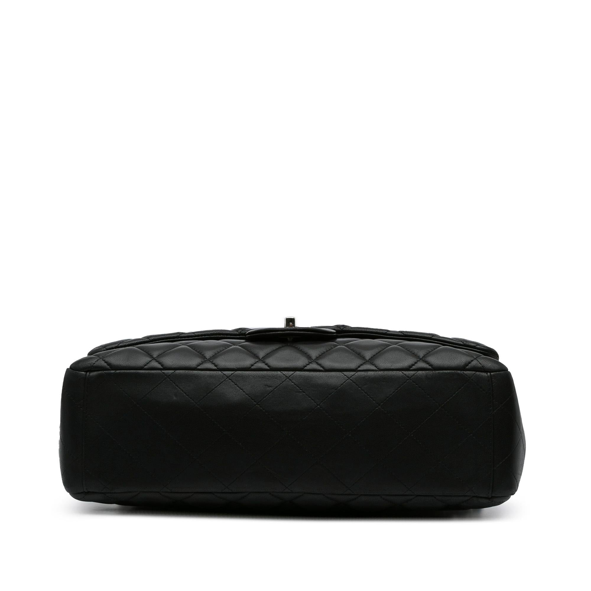 Chanel Maxi Classic Lambskin Single Flap (SHG-C8eJpN)