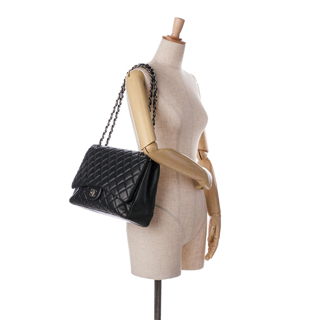 Chanel Maxi Classic Lambskin Single Flap (SHG-C8eJpN)