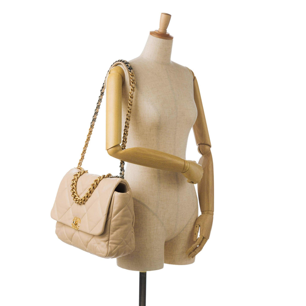 Chanel Maxi Lambskin 19 Flap Satchel (SHG-RsNtmV)
