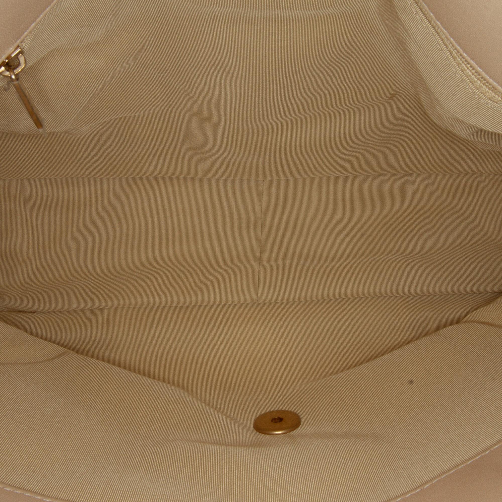 Chanel Maxi Lambskin 19 Flap Satchel (SHG-RsNtmV)
