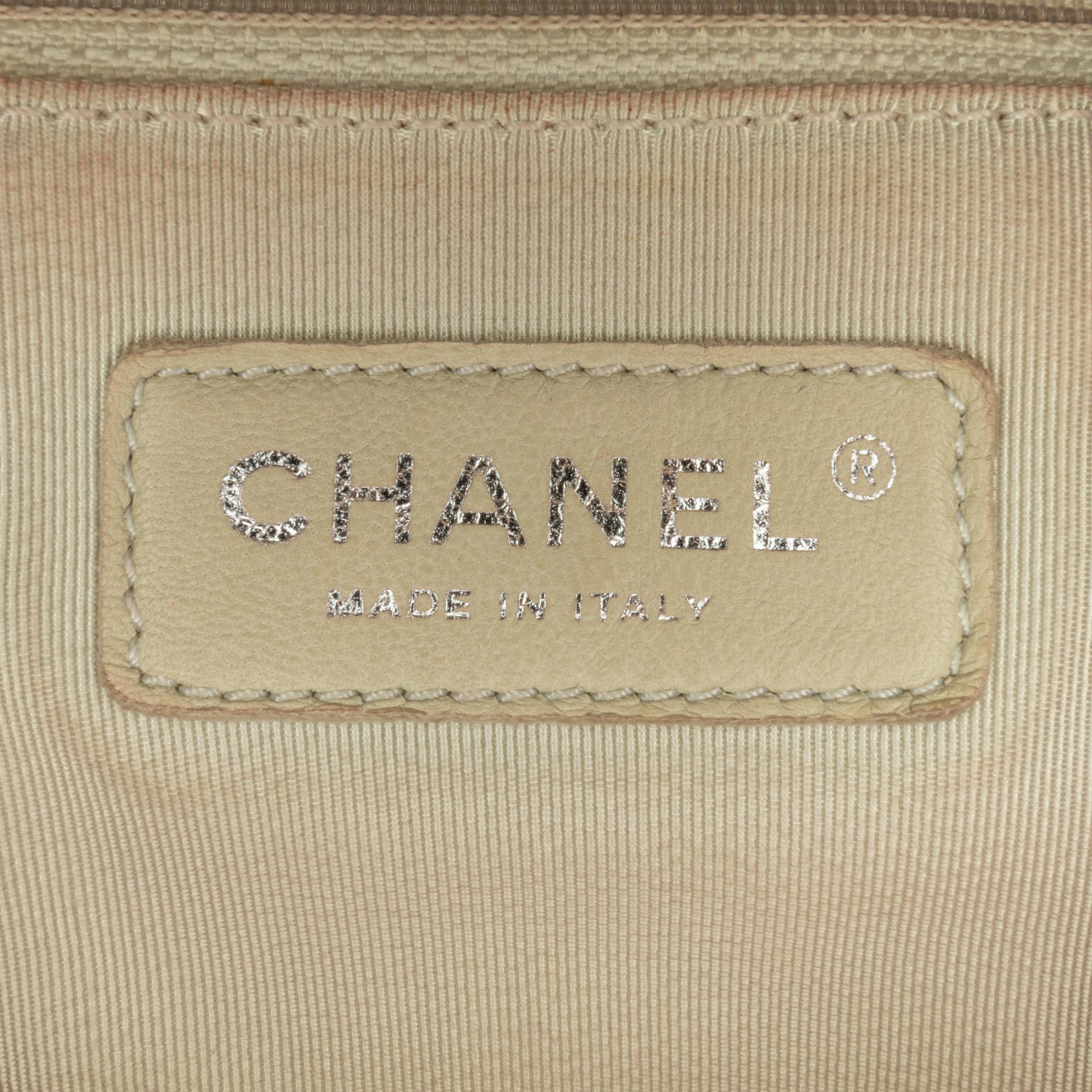 Chanel Maxi Washed Lambskin Chain Around Flap (SHG-io9S1p)
