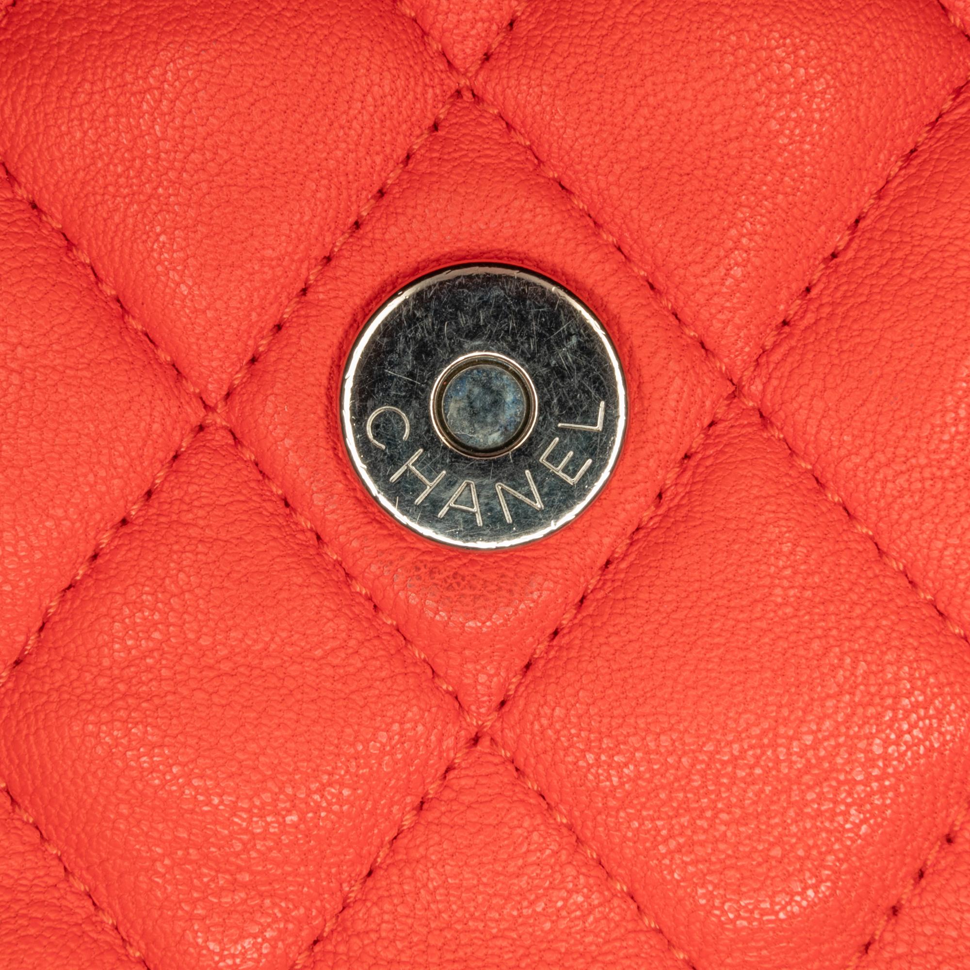 Chanel Maxi Washed Lambskin Chain Around Flap (SHG-io9S1p)