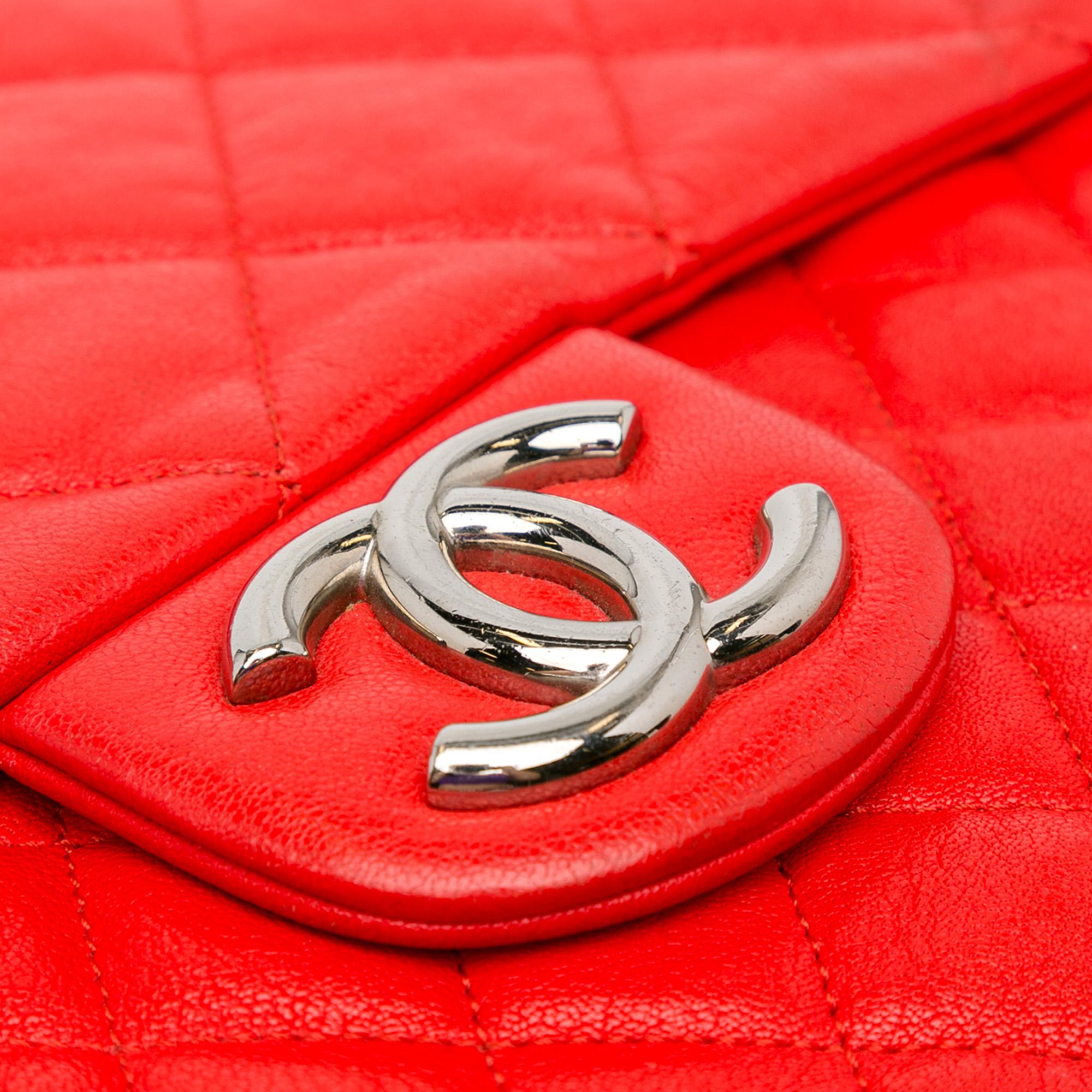 Chanel Maxi Washed Lambskin Chain Around Flap (SHG-PHFWWT)