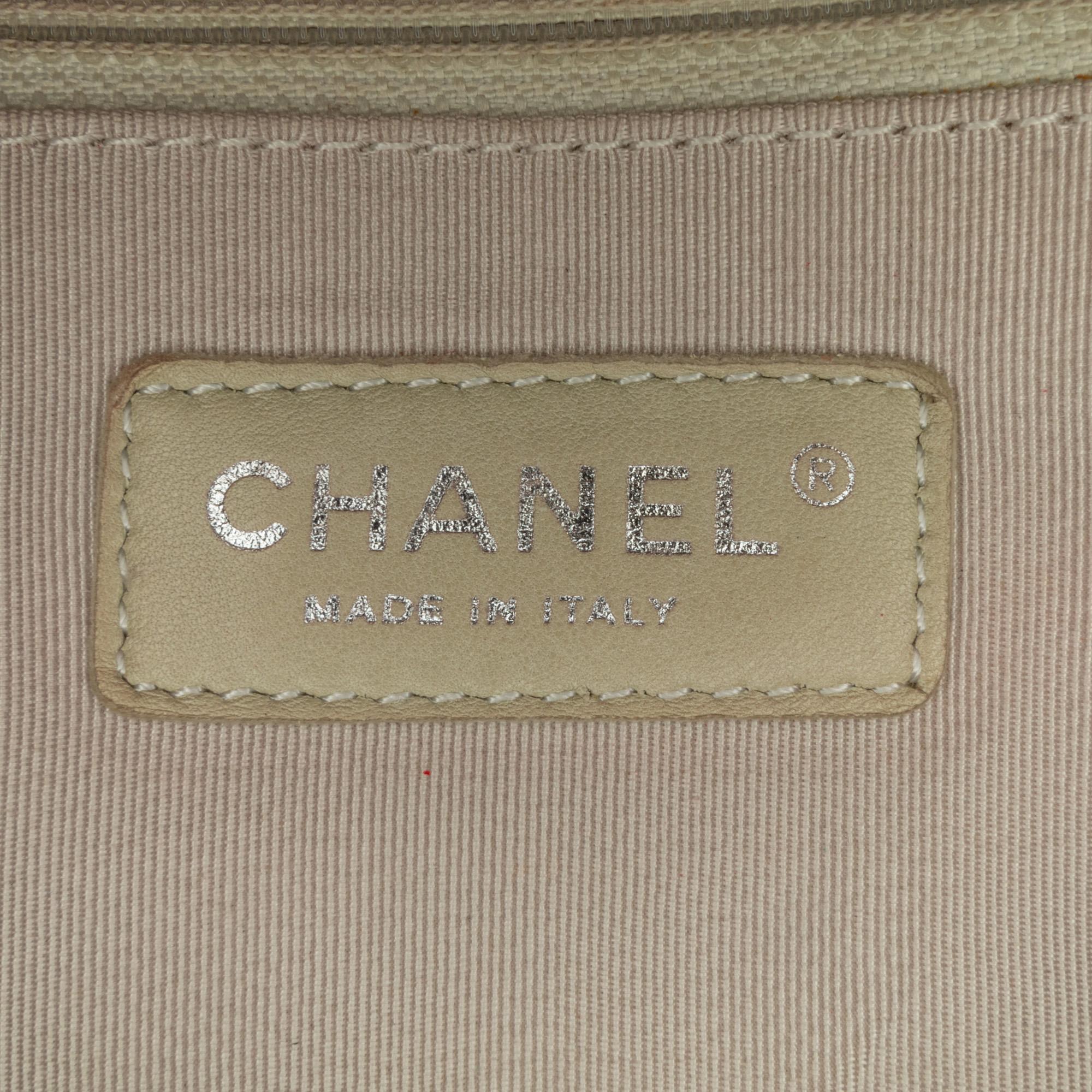 Chanel Maxi Washed Lambskin Chain Around Flap (SHG-PHFWWT)