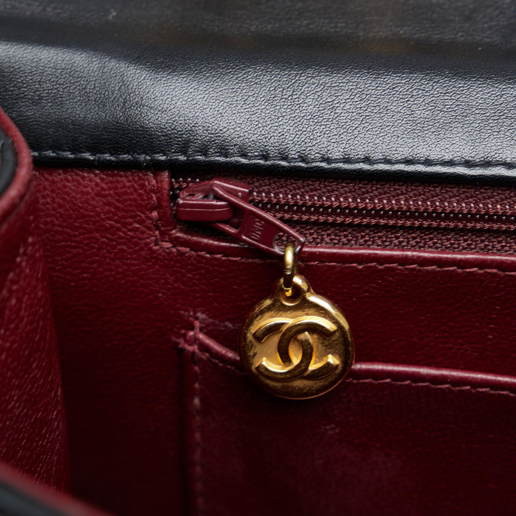 Chanel Maxi XL Classic Lambskin Single Flap (SHG-tSLYwQ)