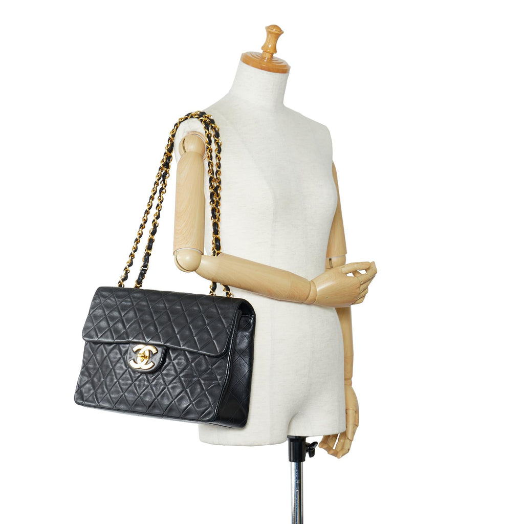 Chanel Maxi XL Classic Lambskin Single Flap (SHG-tSLYwQ)