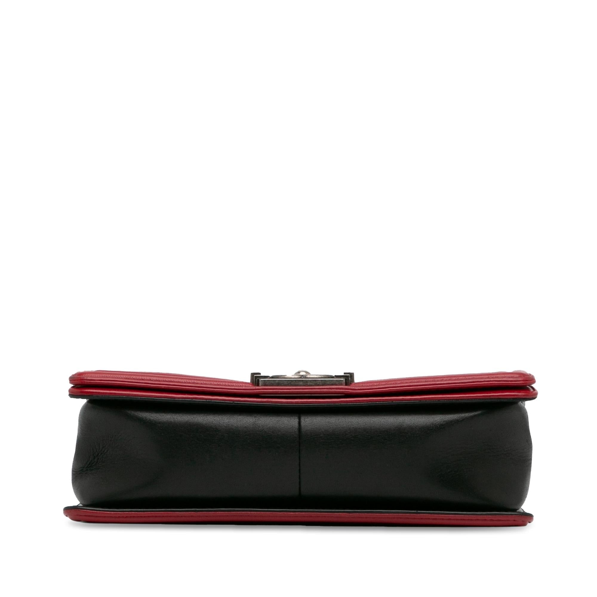 Chanel Medium Bicolor Lambskin Boy Flap (SHG-Qk8sN1)