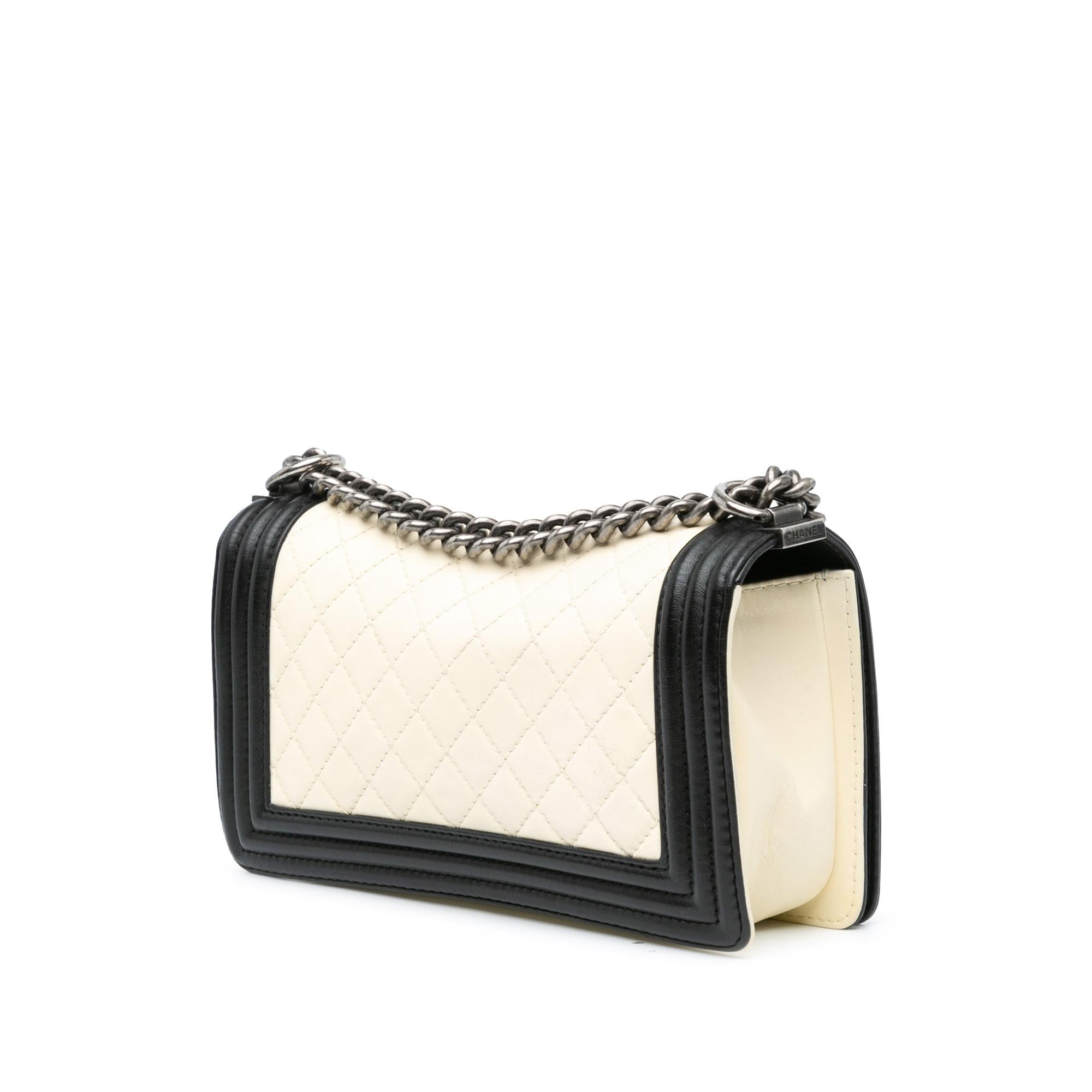 Chanel Medium Bicolor Lambskin Boy Flap (SHG-qI2Oyf)