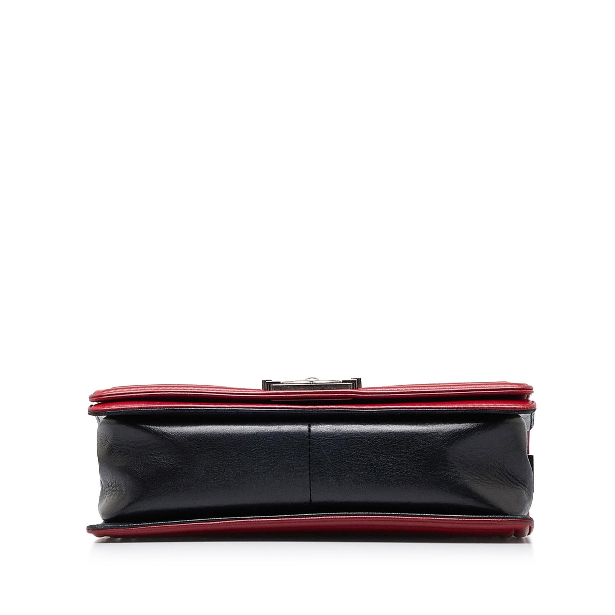 Chanel Medium Bicolor Lambskin Boy Flap (SHG-cLDWy7)