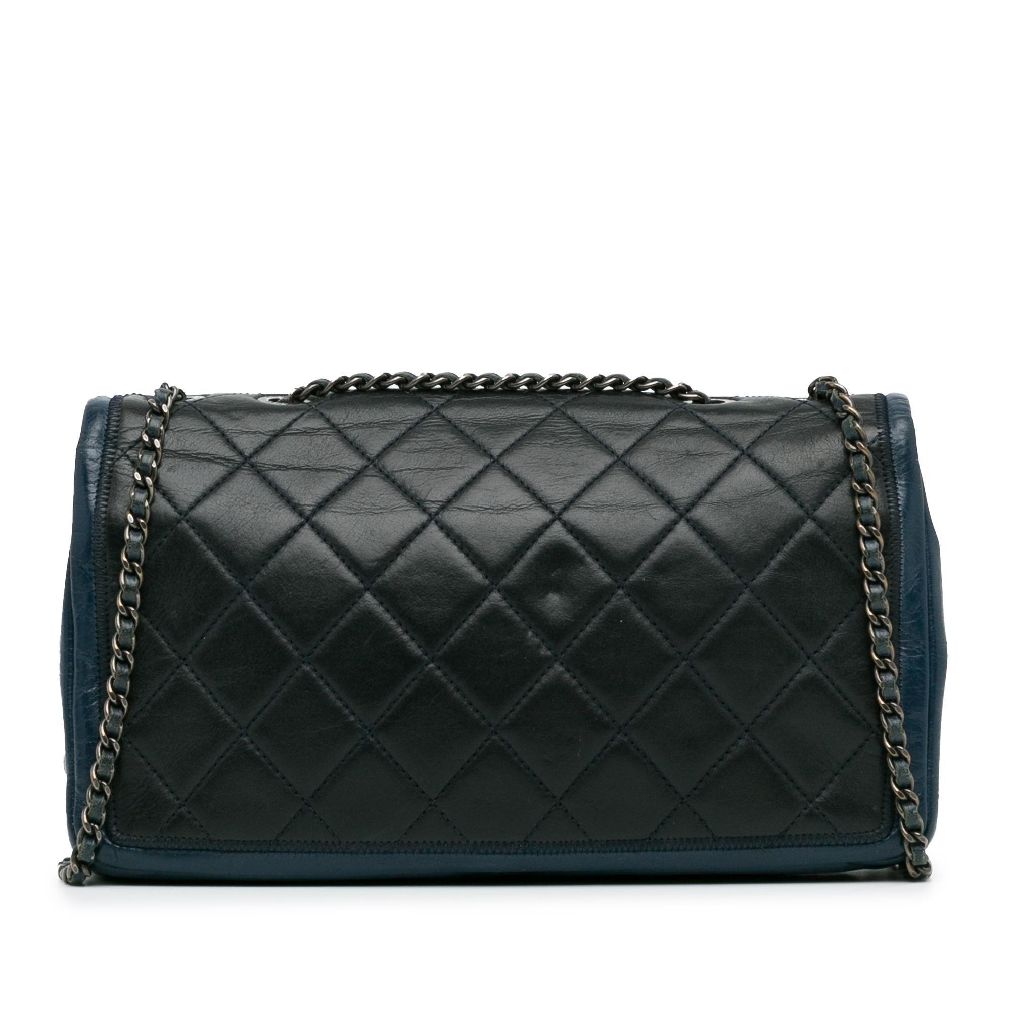 Chanel Medium Bicolor Lambskin Graphic Flap (SHG-EwBfXt)