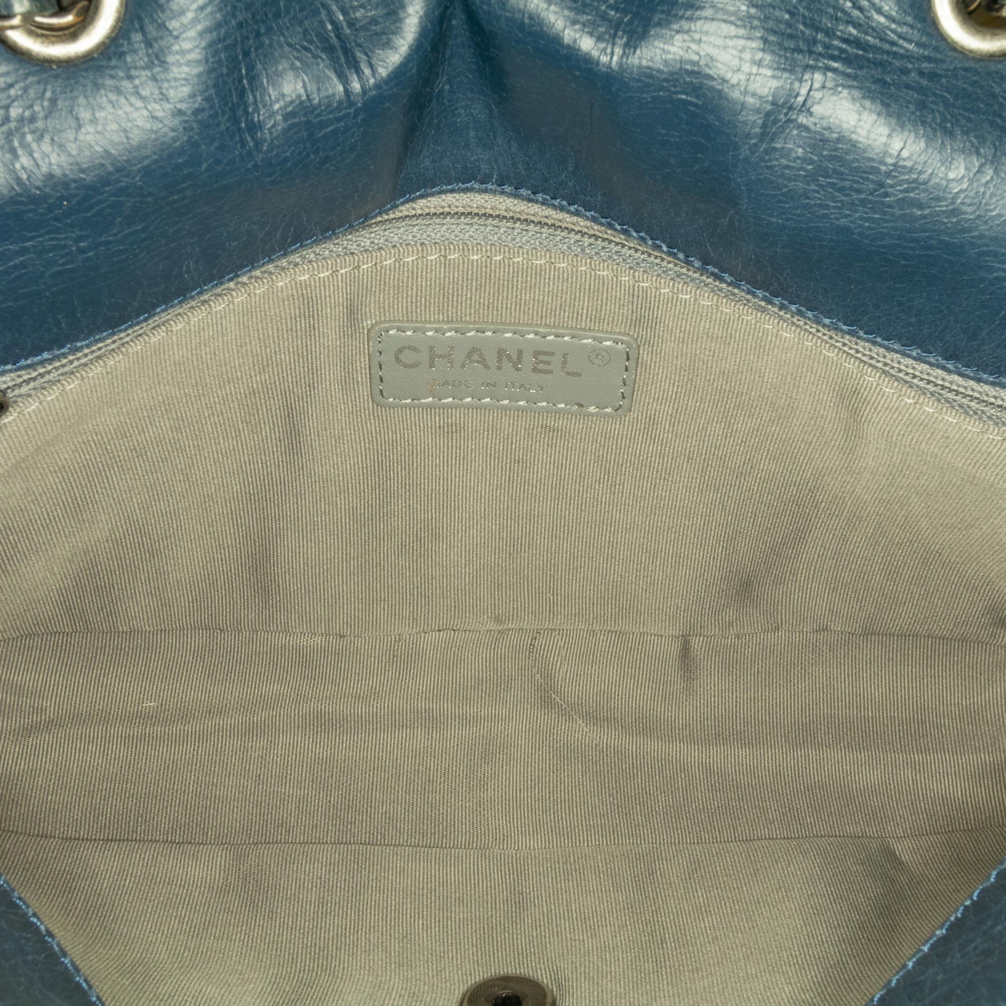 Chanel Medium Bicolor Lambskin Graphic Flap (SHG-EwBfXt)