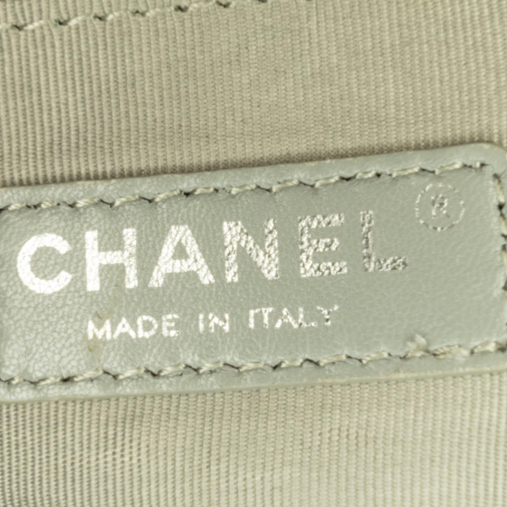 Chanel Medium Bicolor Lambskin Graphic Flap (SHG-EwBfXt)