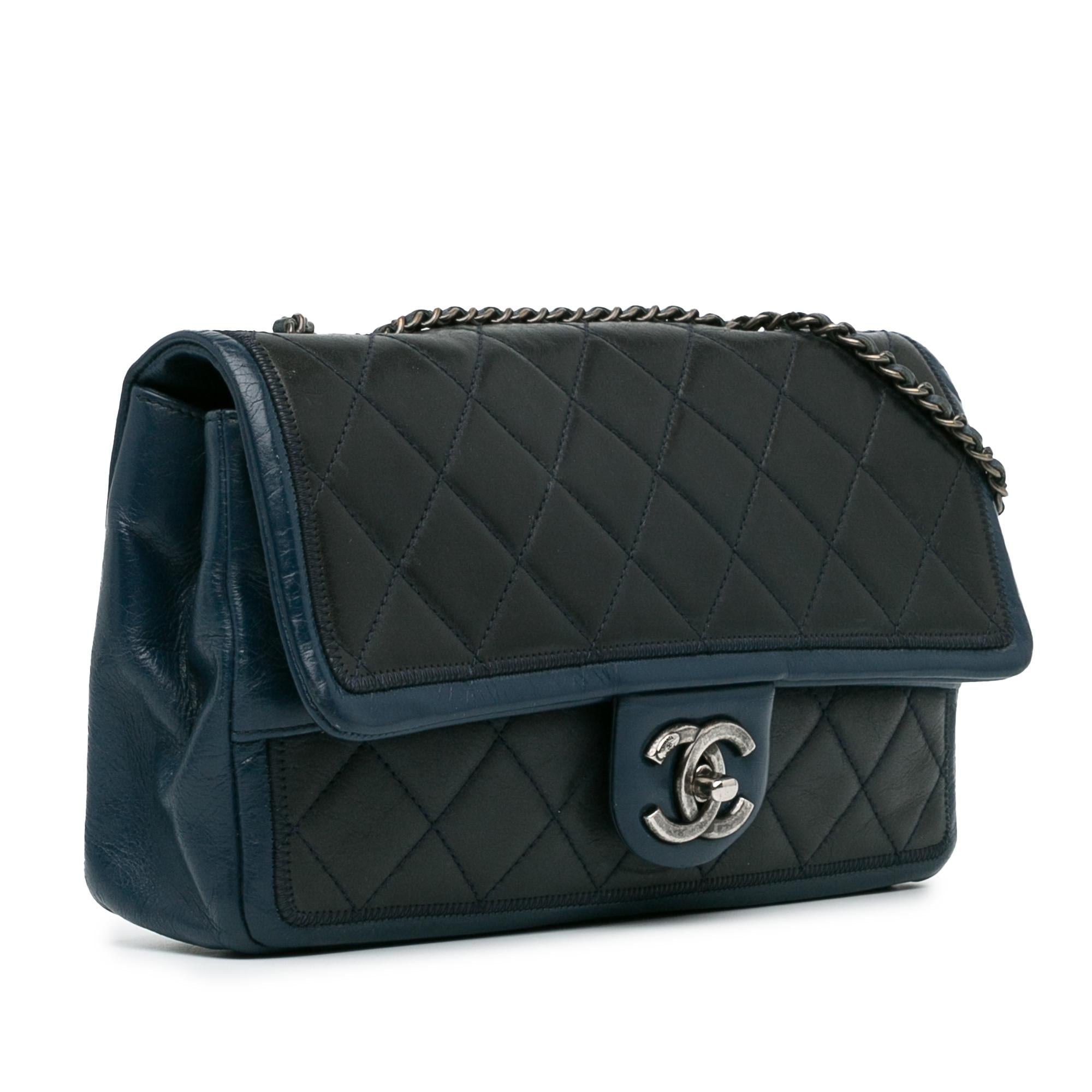 Chanel Medium Bicolor Lambskin Graphic Flap (SHG-EwBfXt)