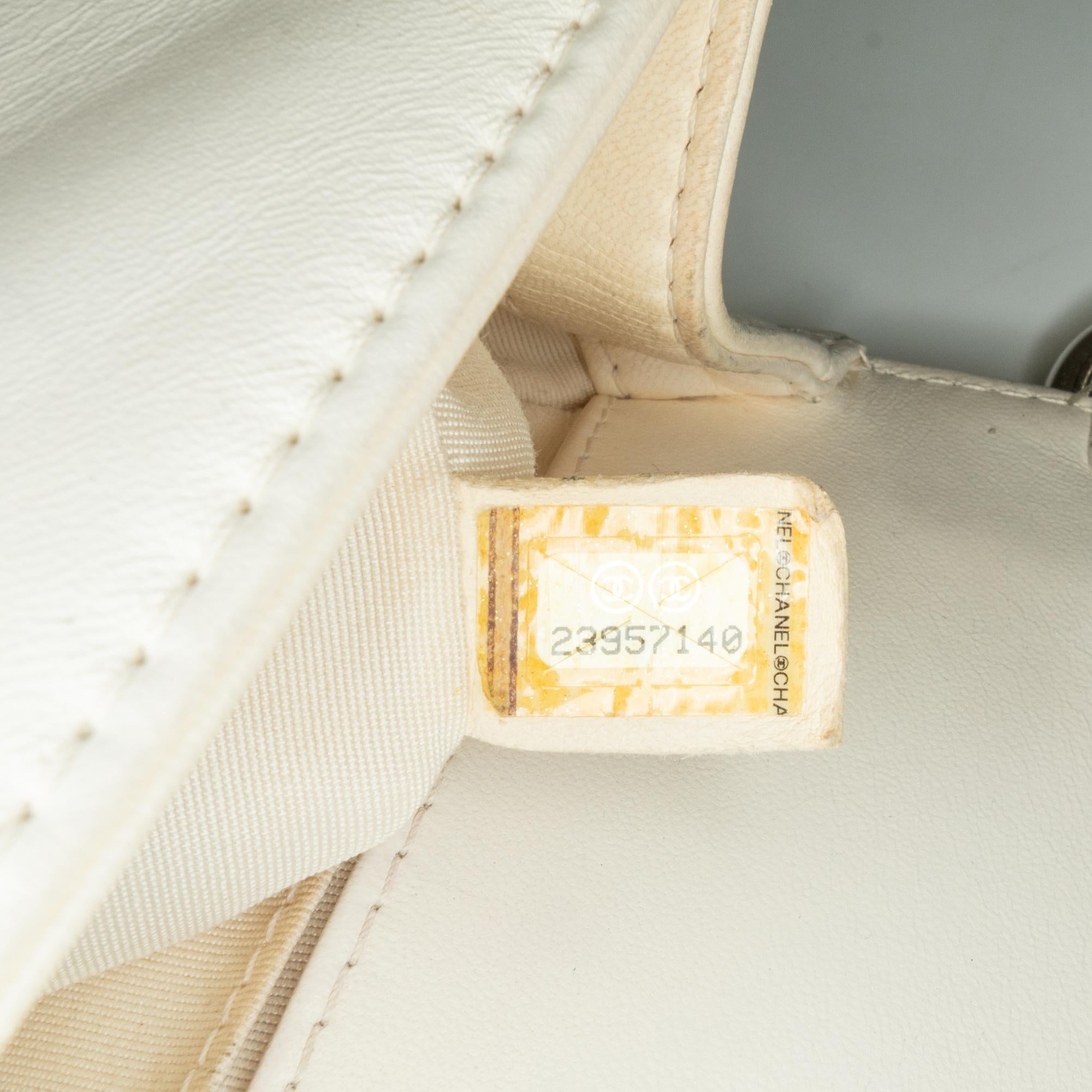 Chanel Medium Bicolor Lambskin and Rubber Boy Flap (SHG-k7sY5d)