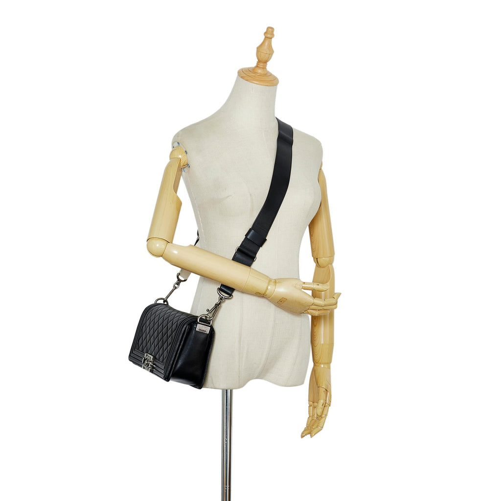 Chanel Medium Boy Bag (SHG-BOOAMQ)