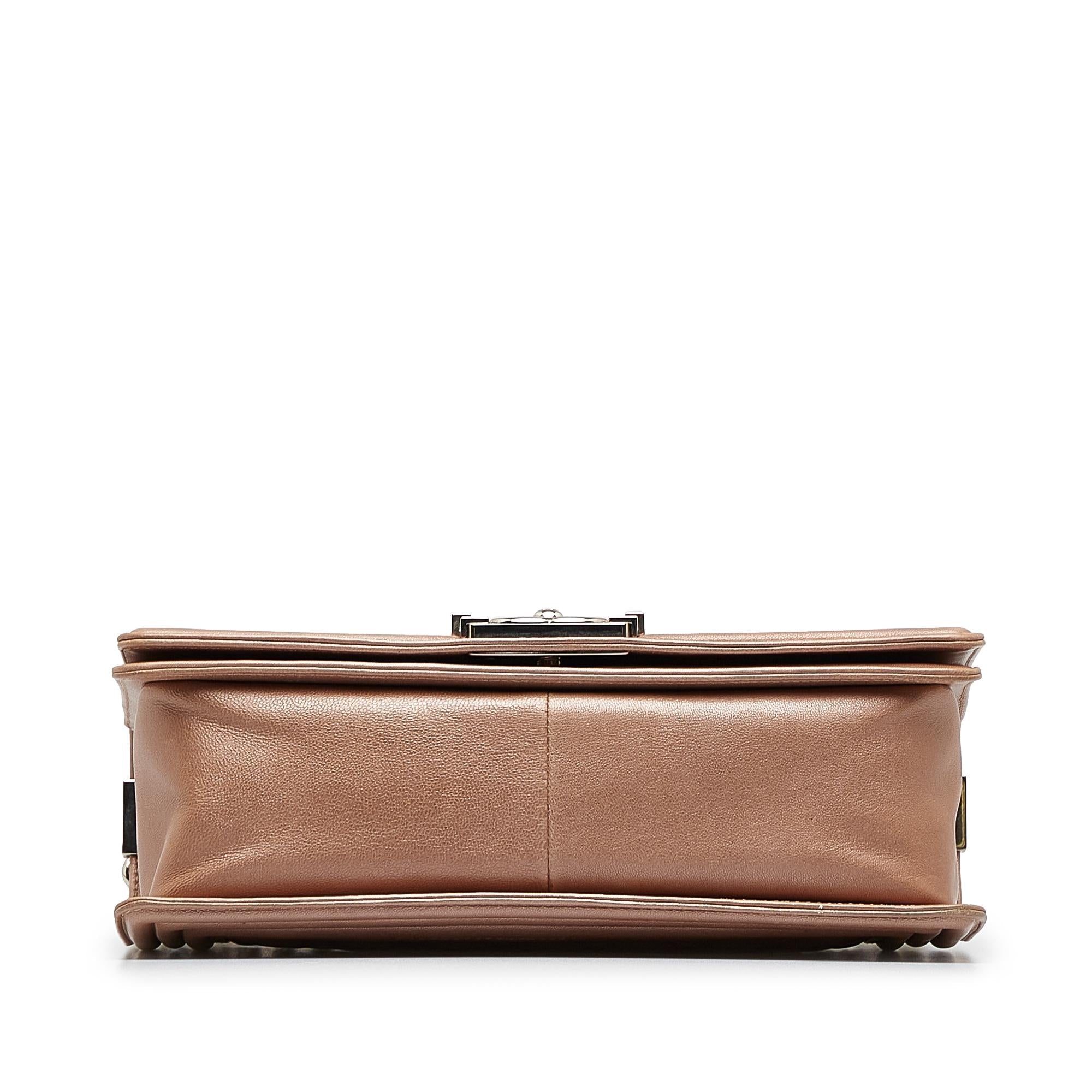 Chanel Medium Boy Flap Bag (SHG-OB0E7i)