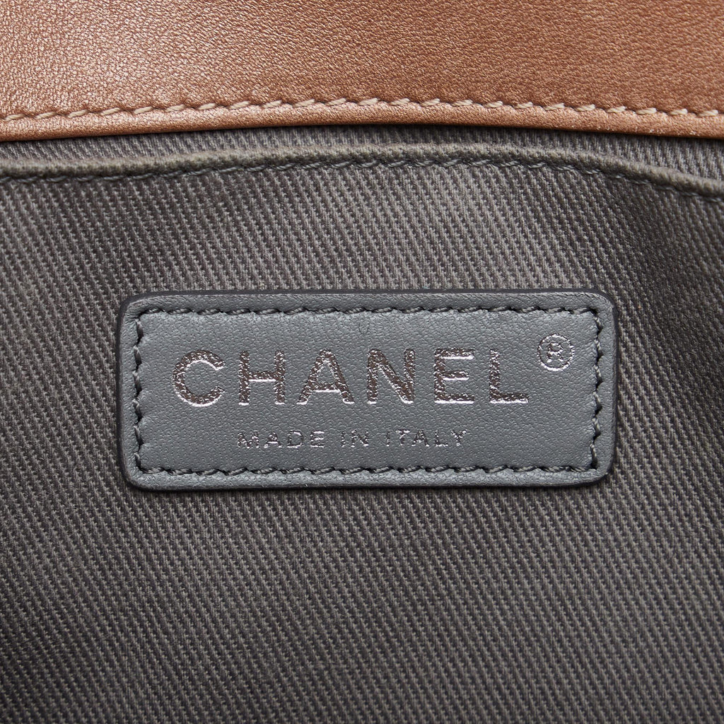 Chanel Medium Boy Flap Bag (SHG-OB0E7i)