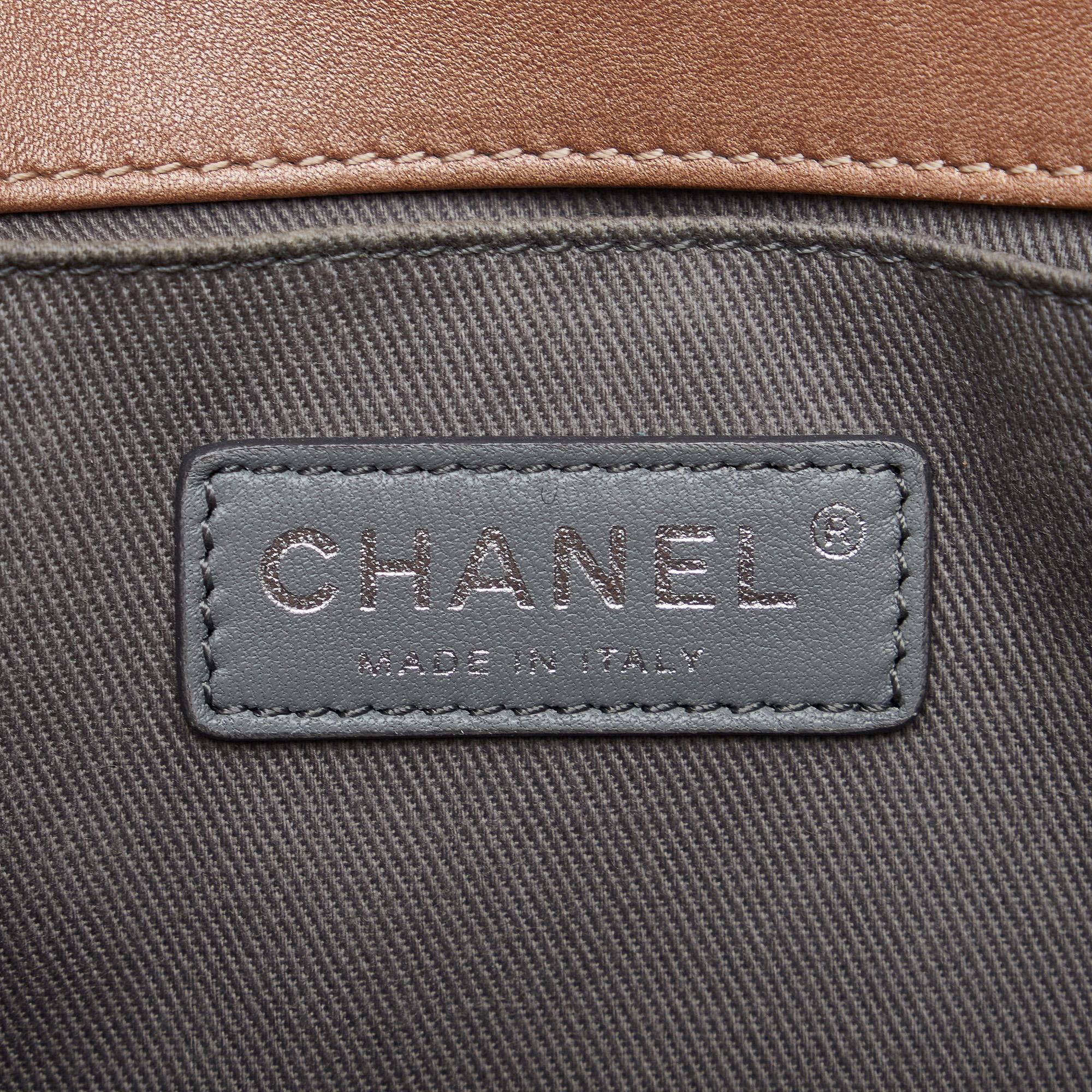 Chanel Medium Boy Flap Bag (SHG-OB0E7i)