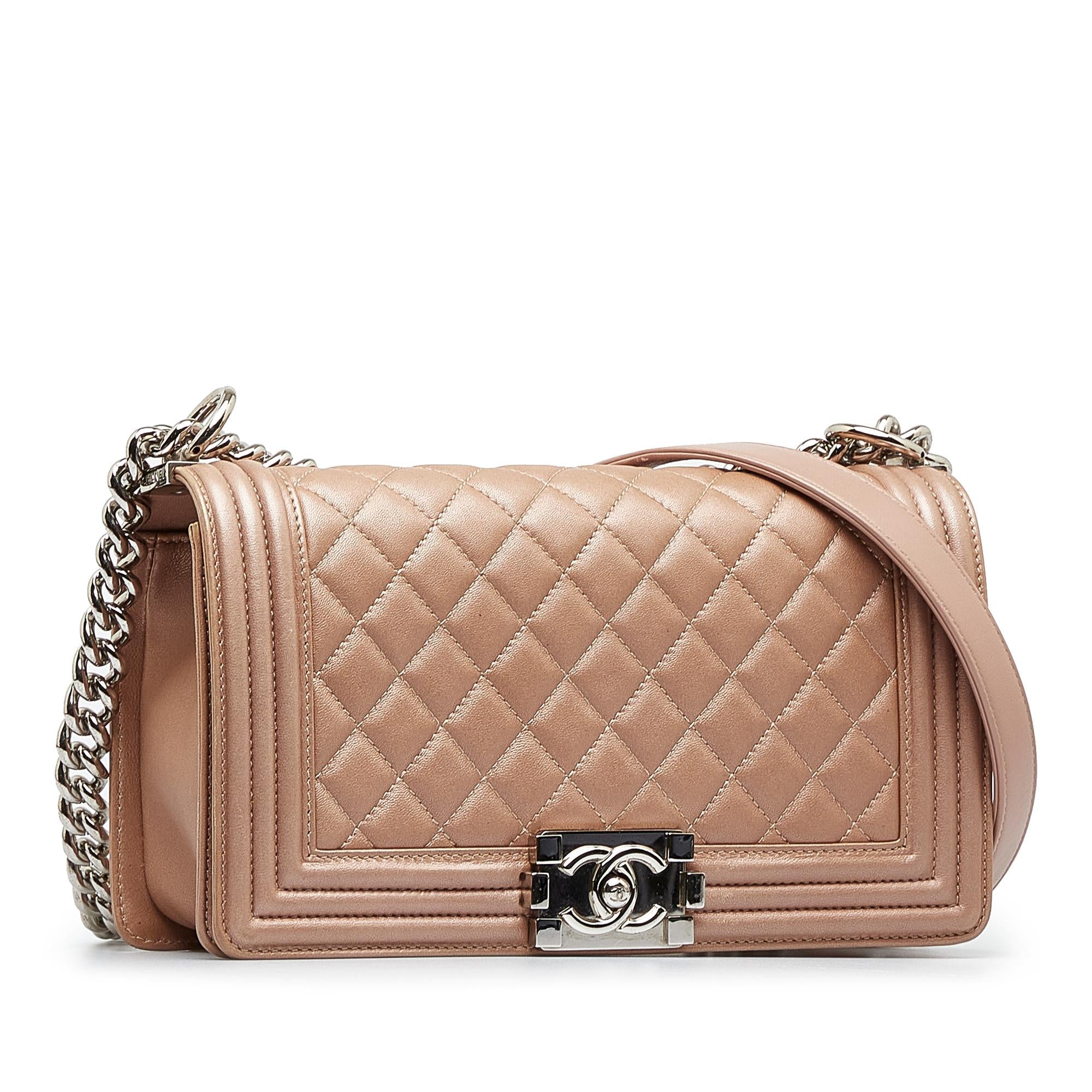 Chanel Medium Boy Flap Bag (SHG-OB0E7i)