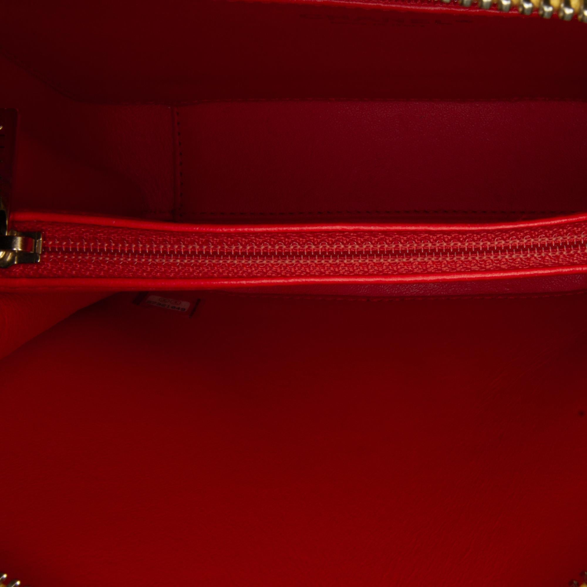 Chanel Medium CC Caviar Filigree Vanity Case (SHG-PrxVRk)