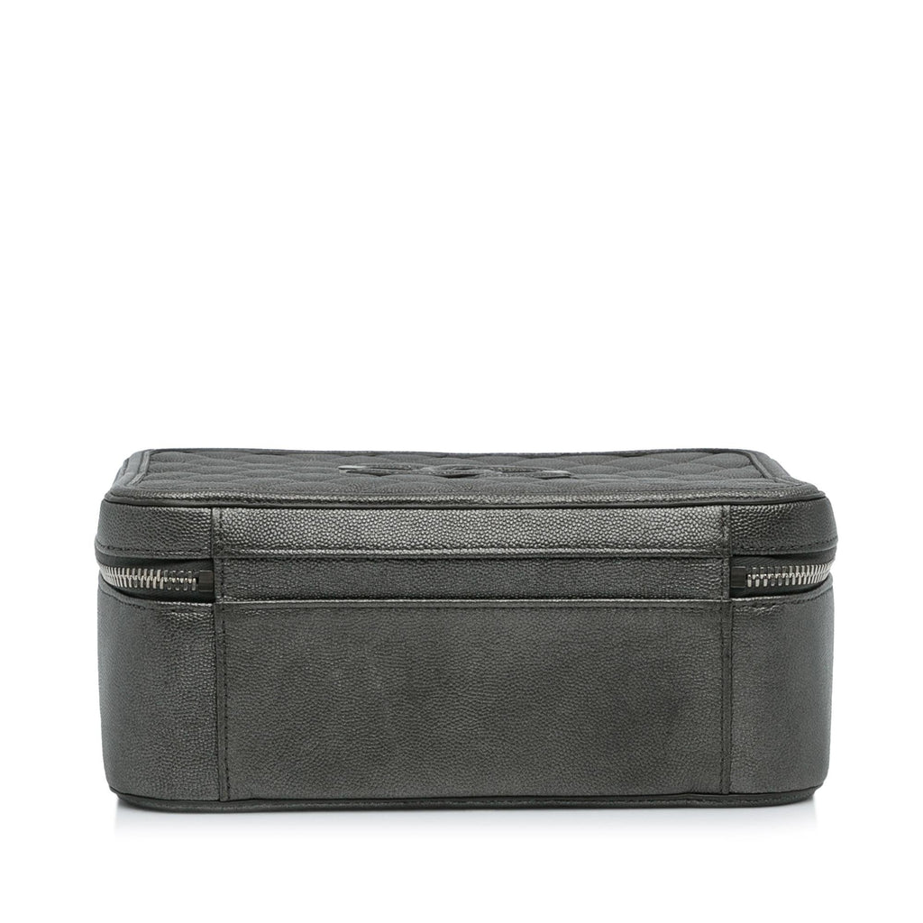 Chanel Medium CC Filigree Caviar Vanity Case (SHG-JLPrCU)
