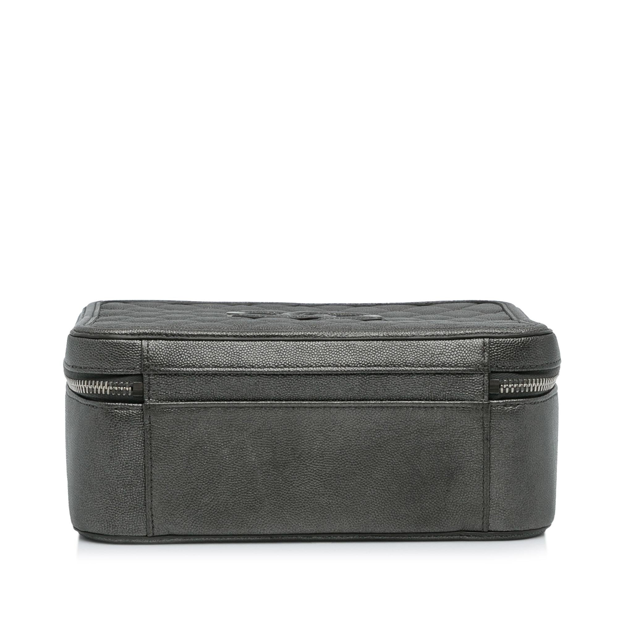 Chanel Medium CC Filigree Caviar Vanity Case (SHG-JLPrCU)