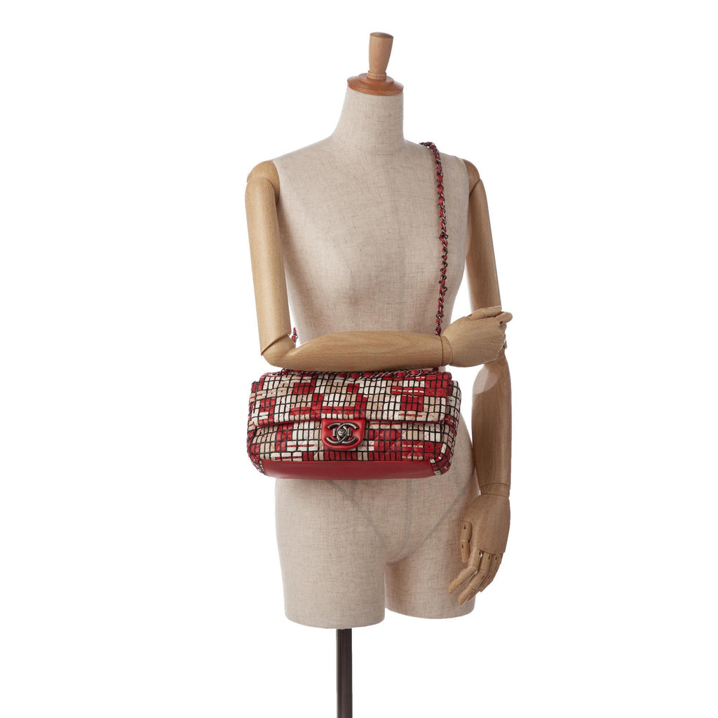 Chanel Medium CC Matelasse Shouder Bag (SHG-dZQ6np)