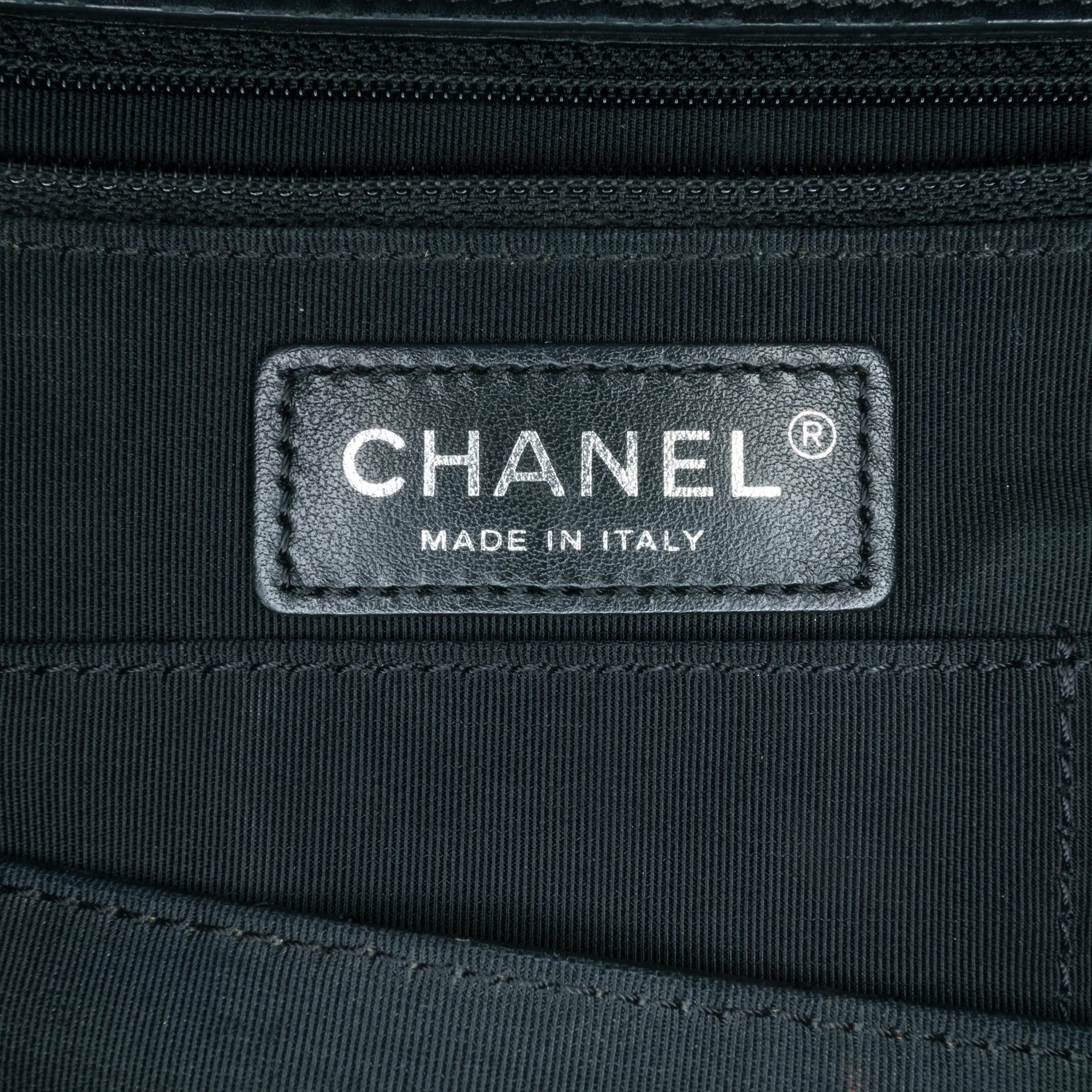 Chanel Medium CC Stitched Calfskin Pocket Zipped Chain Tote (SHG-S5VWBc)
