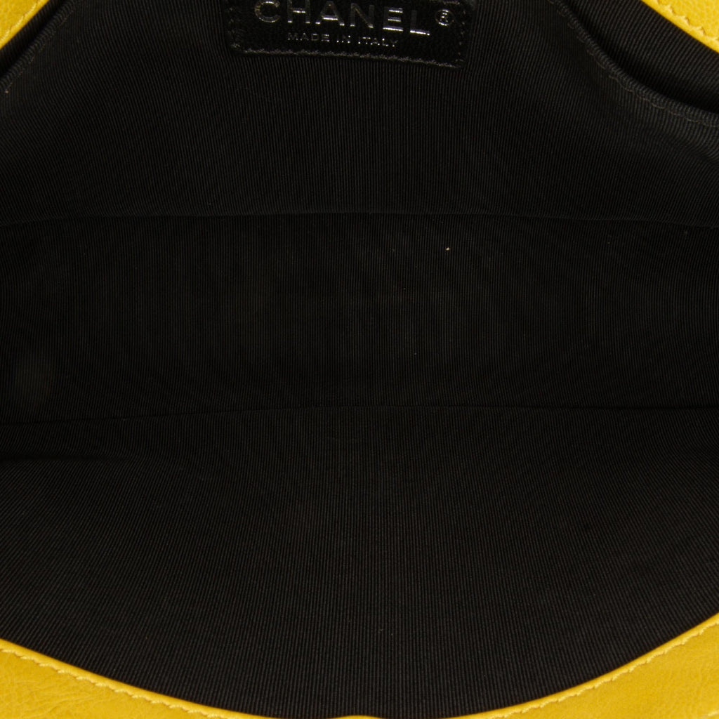 Chanel Medium Calfskin Boy Flap (SHG-vhLQuD)