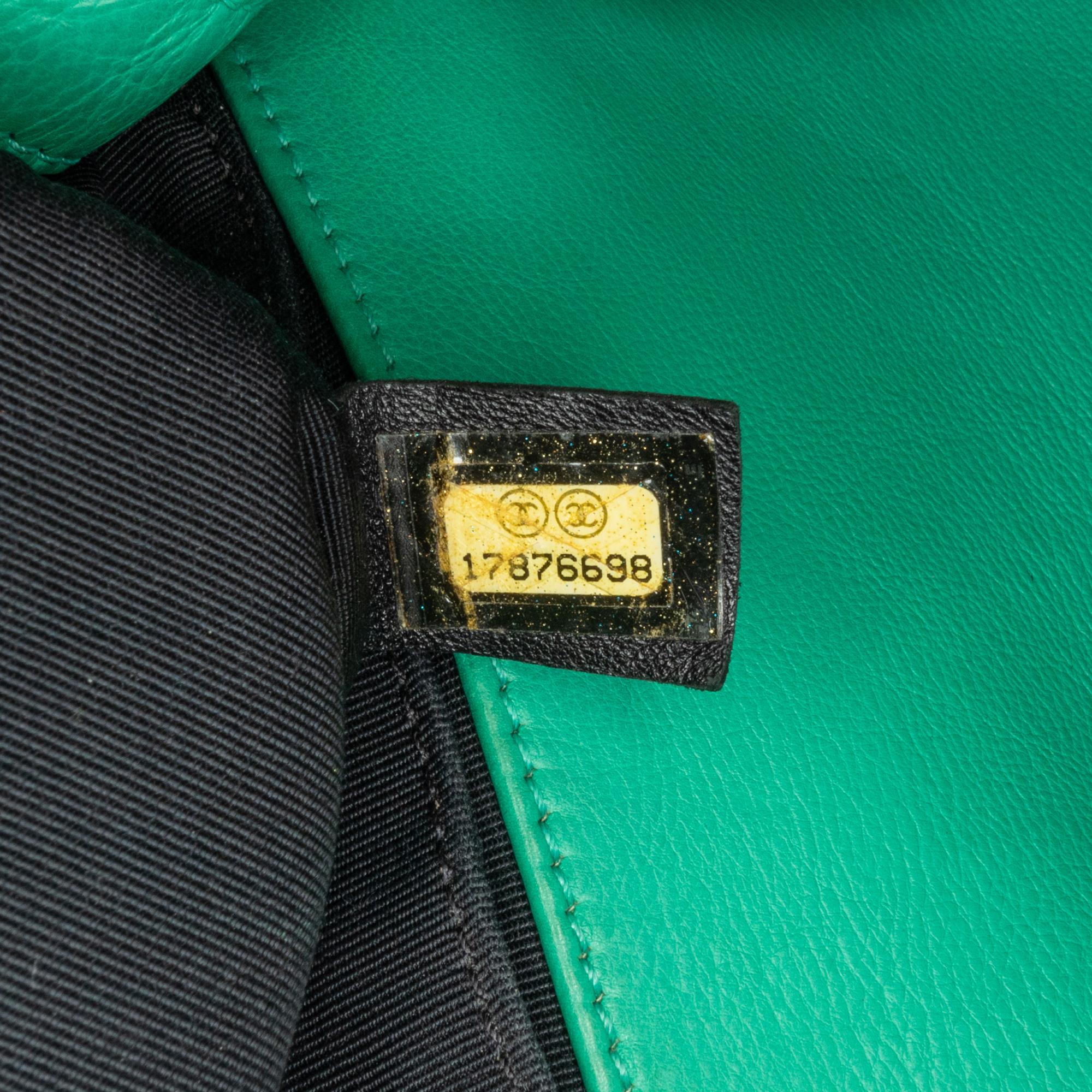 Chanel Medium Calfskin Boy Flap (SHG-tWiEec)