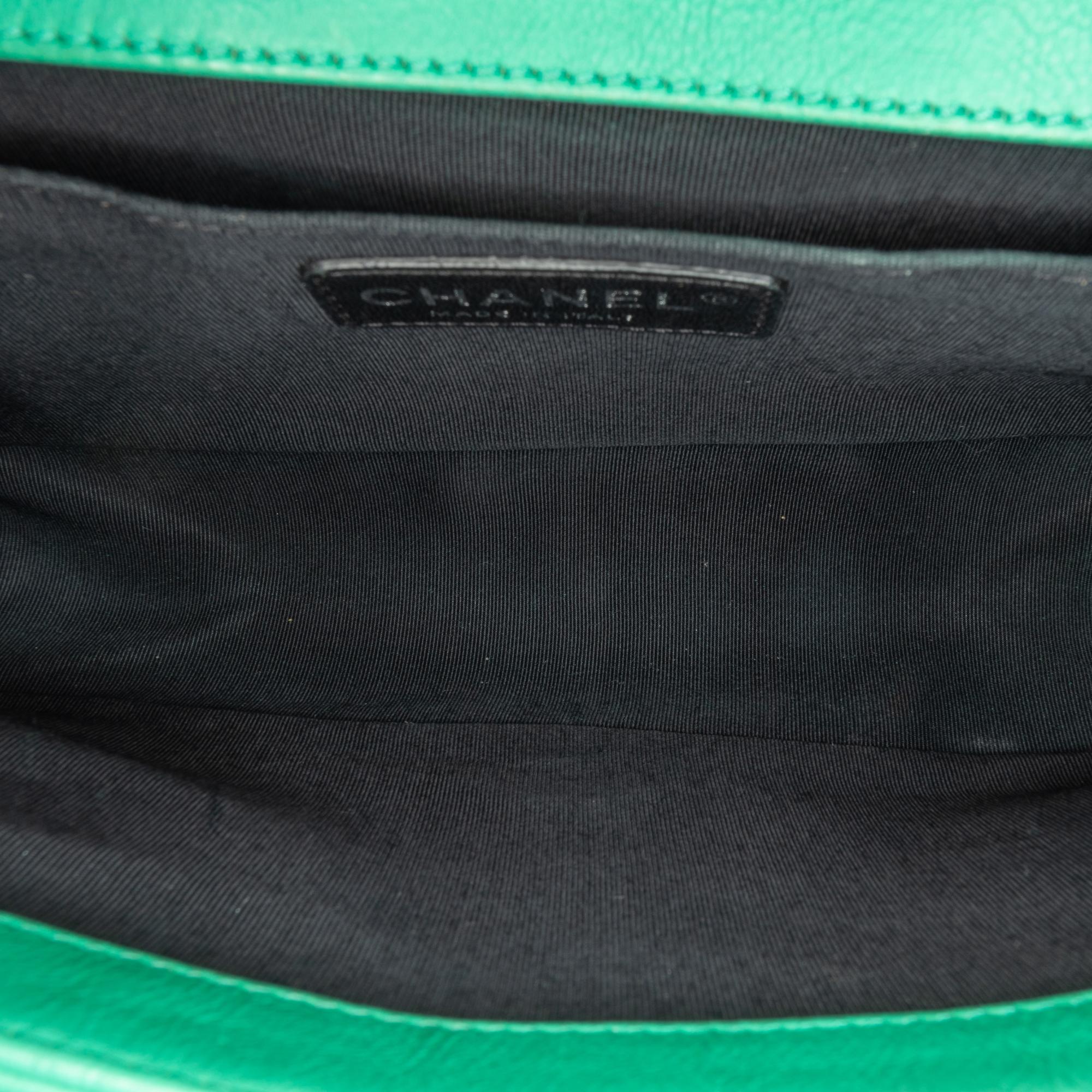 Chanel Medium Calfskin Boy Flap (SHG-tWiEec)