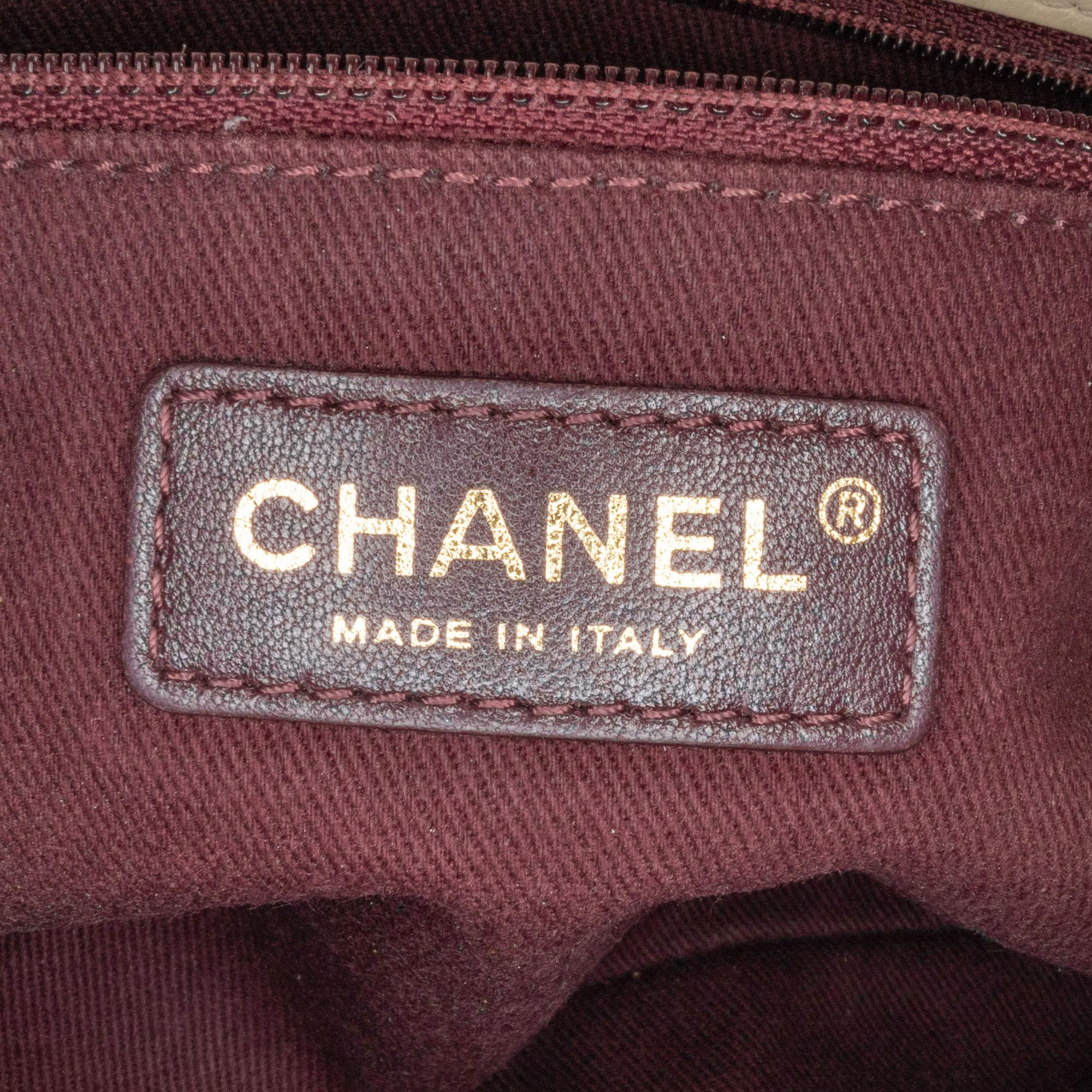 Chanel Medium Calfskin Urban Day Flap (SHG-zsil7K)