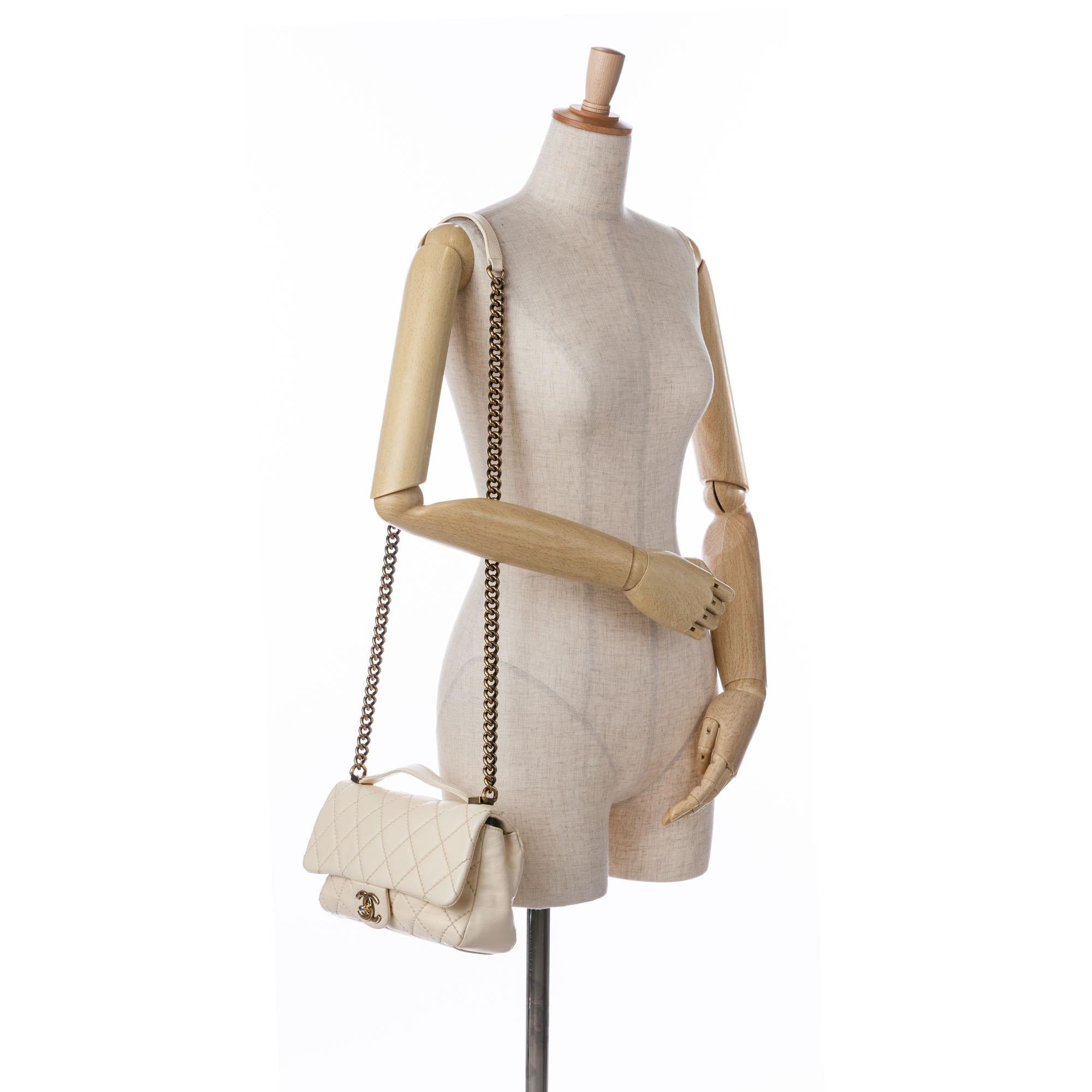 Chanel Medium Calfskin Urban Day Flap (SHG-zsil7K)