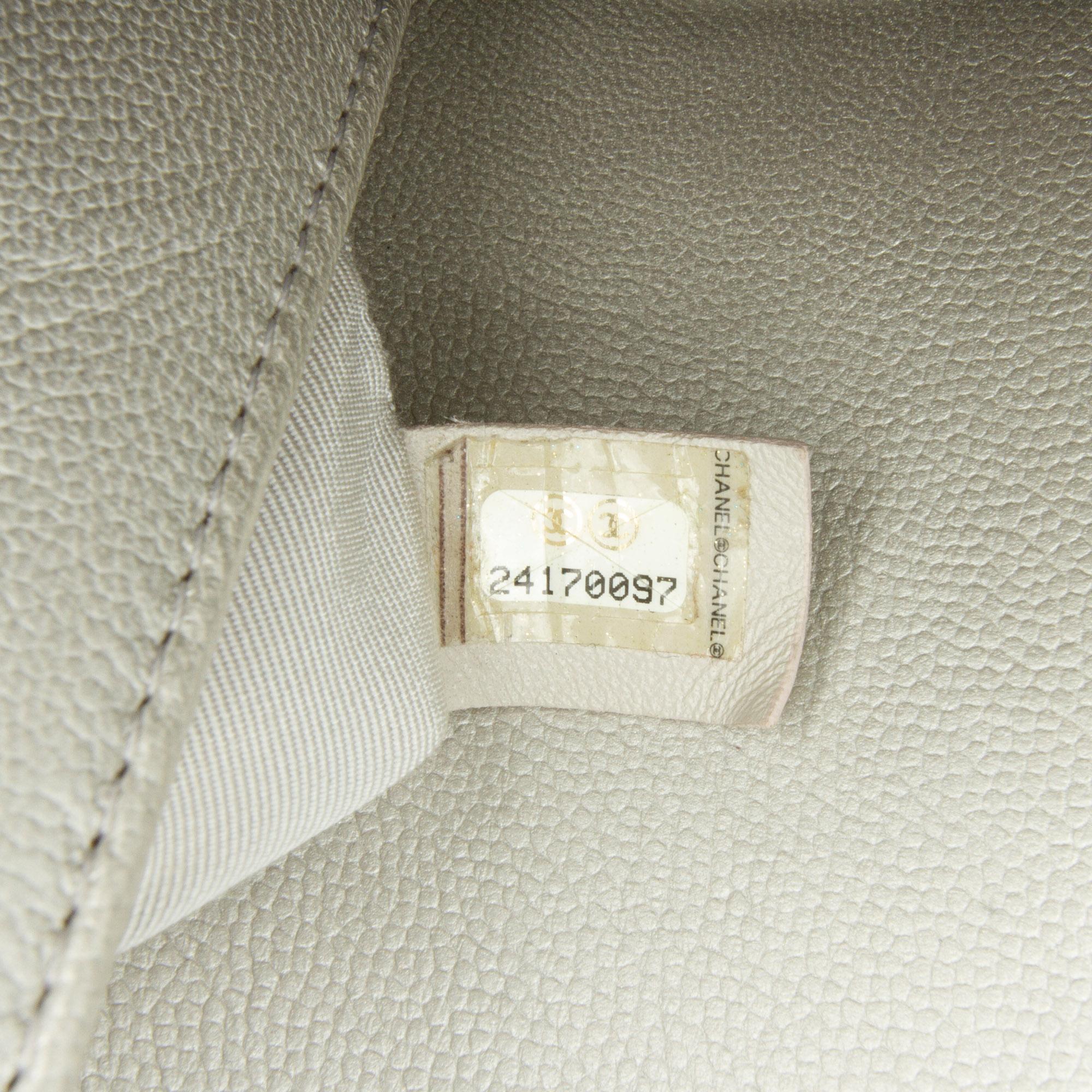 Chanel Medium Caviar Boy Flap Bag (SHG-ajMQXj)