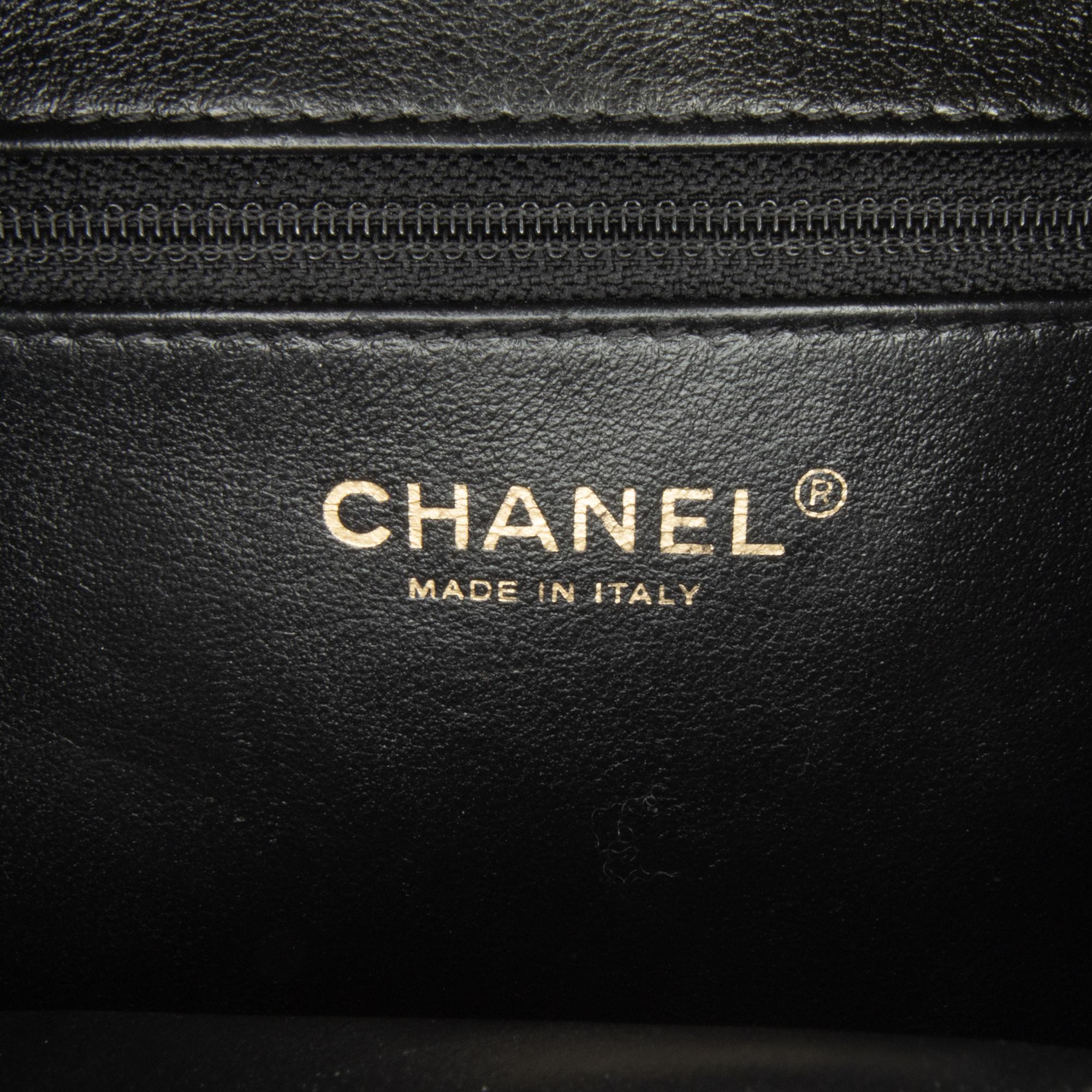 Chanel Medium Caviar CC Filigree Vanity Case (SHG-BTqCcq)