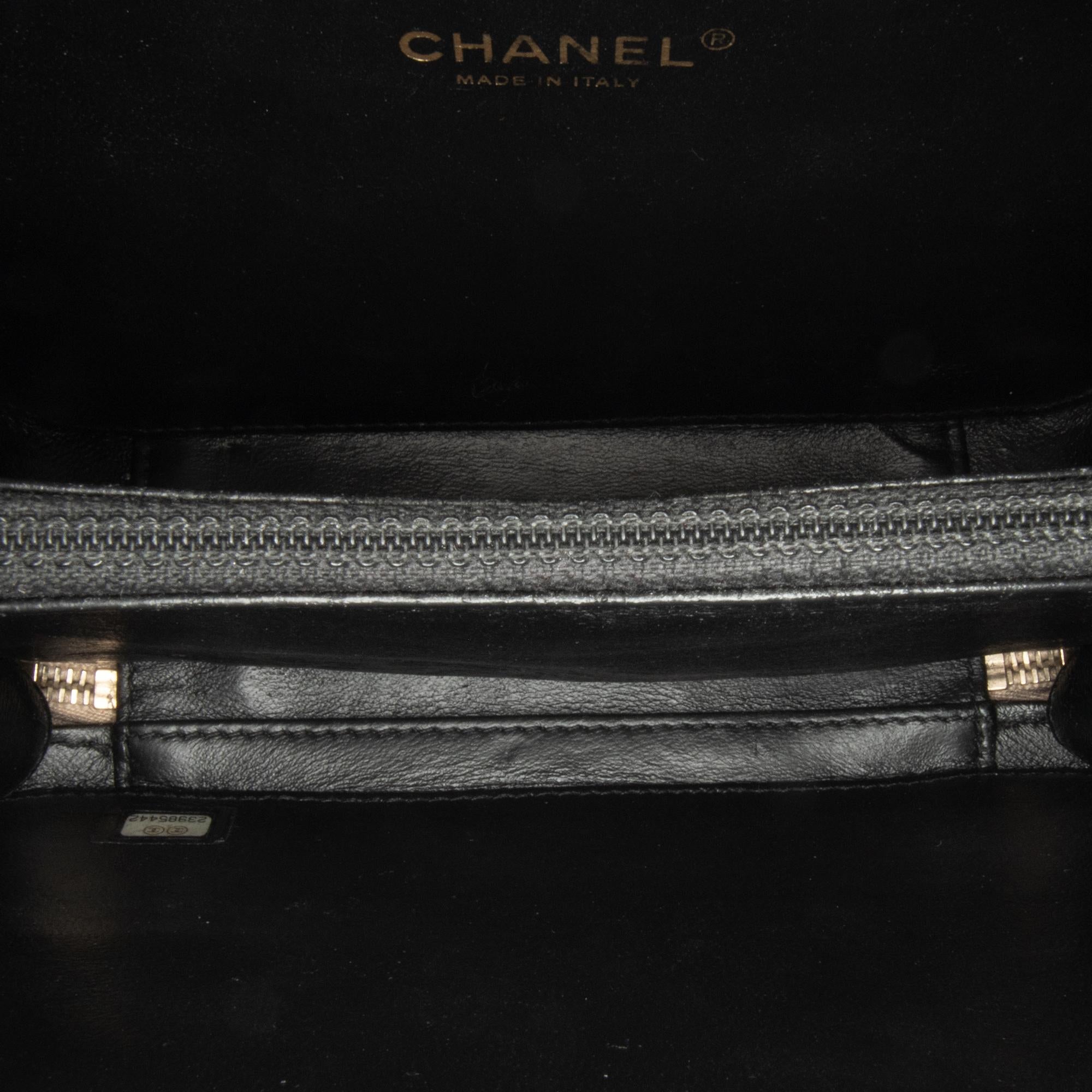 Chanel Medium Caviar CC Filigree Vanity Case (SHG-BTqCcq)