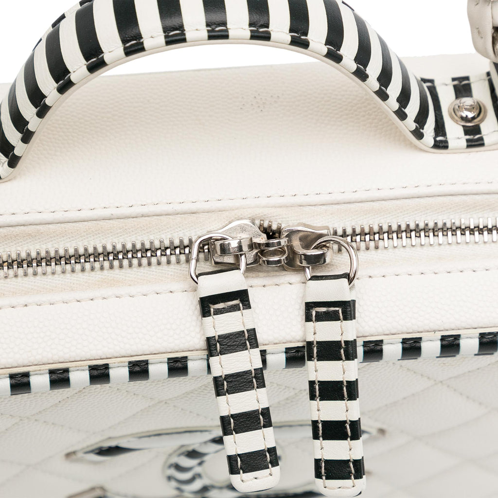 Chanel Medium Caviar CC Filigree Vanity Case (SHG-APLaSU)