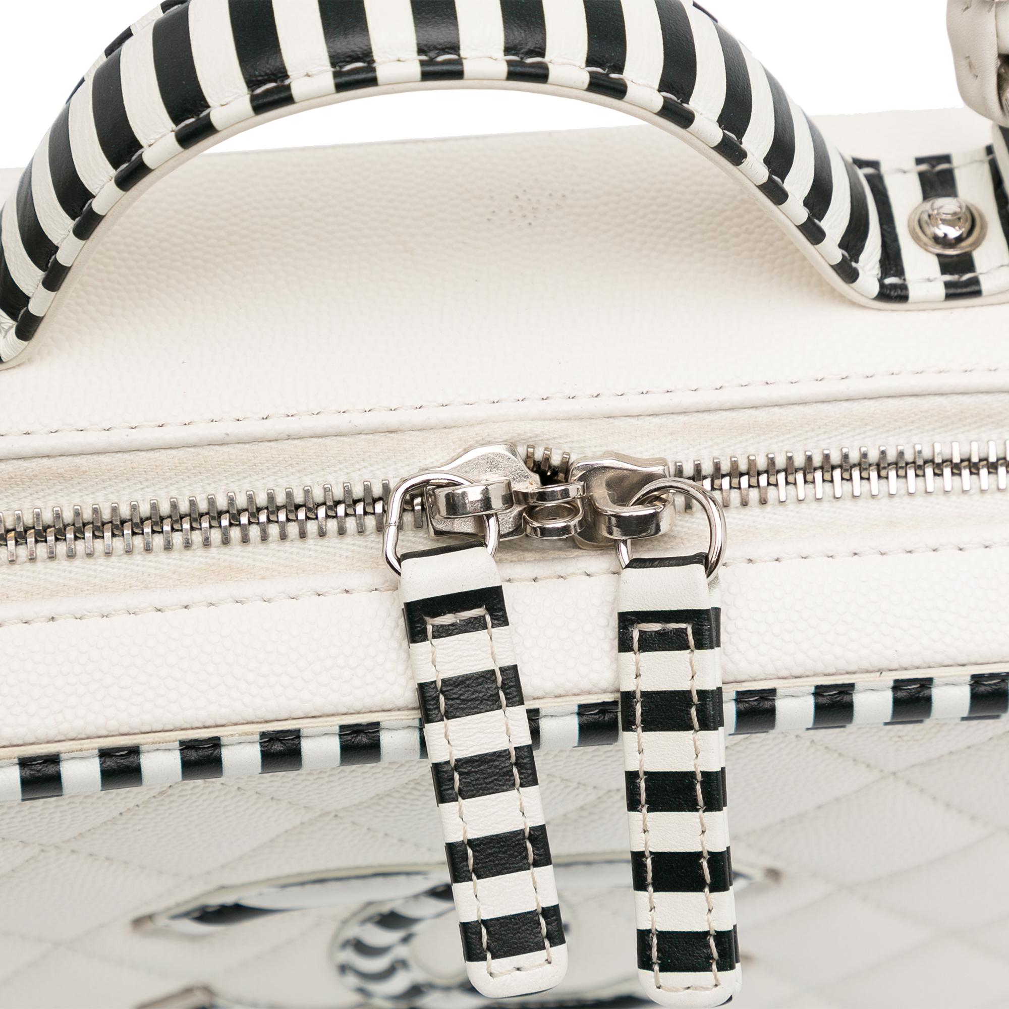 Chanel Medium Caviar CC Filigree Vanity Case (SHG-APLaSU)