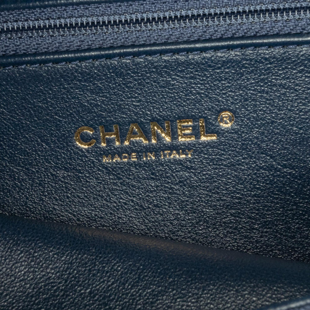 Chanel Medium Caviar CC Filigree Vanity Case (SHG-1tdpwa)