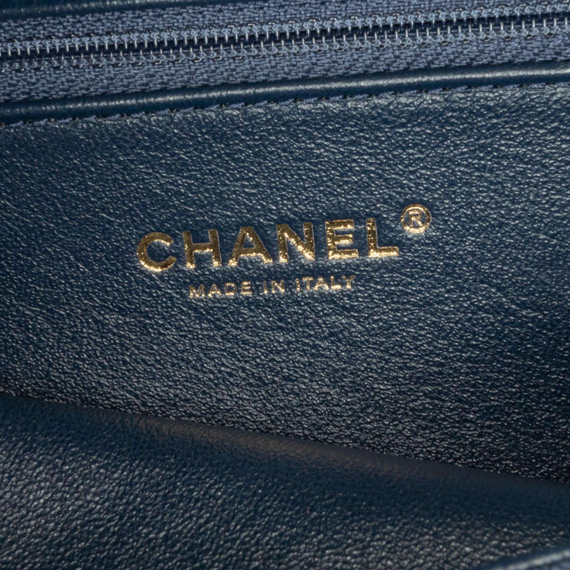 Chanel Medium Caviar CC Filigree Vanity Case (SHG-1tdpwa)