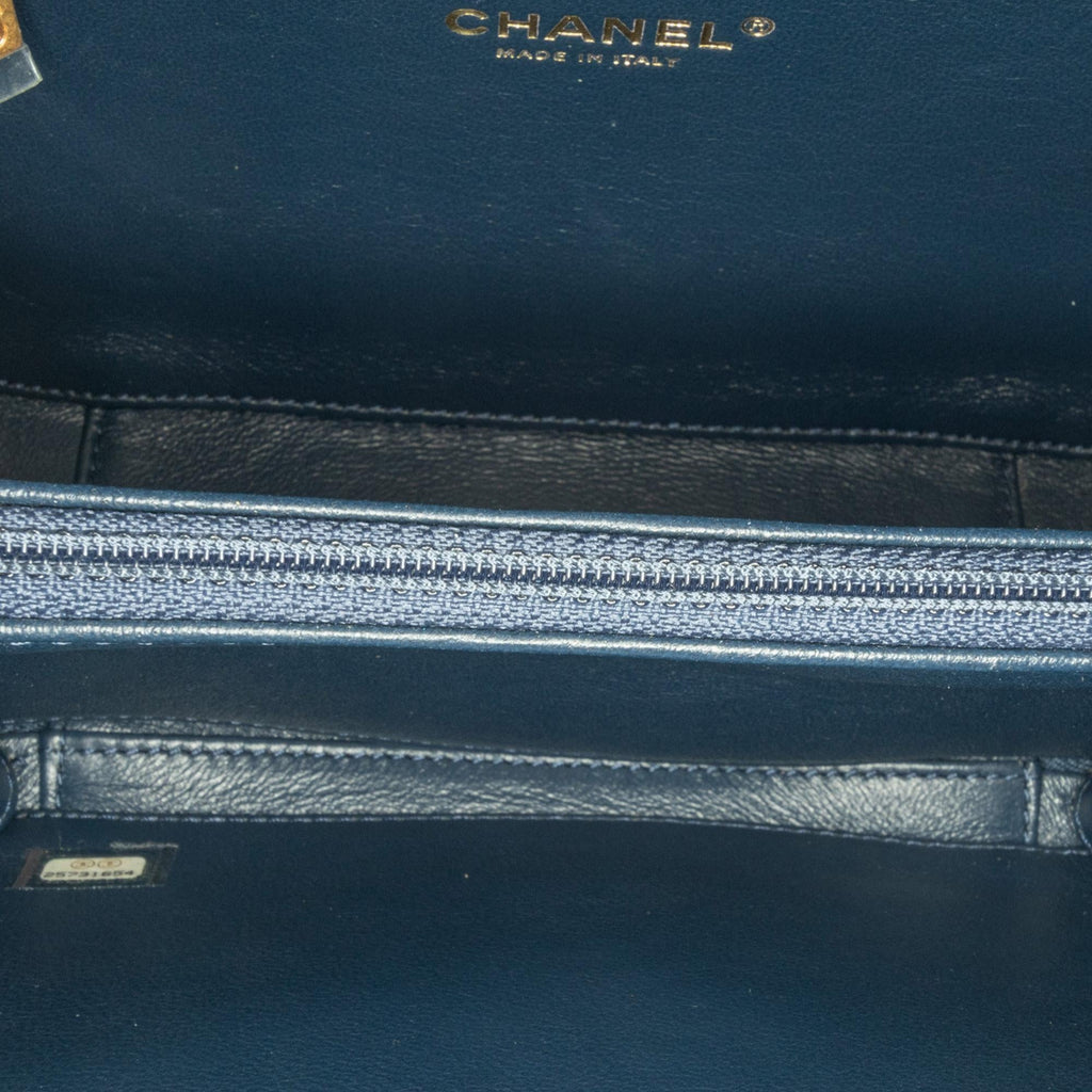 Chanel Medium Caviar CC Filigree Vanity Case (SHG-1tdpwa)
