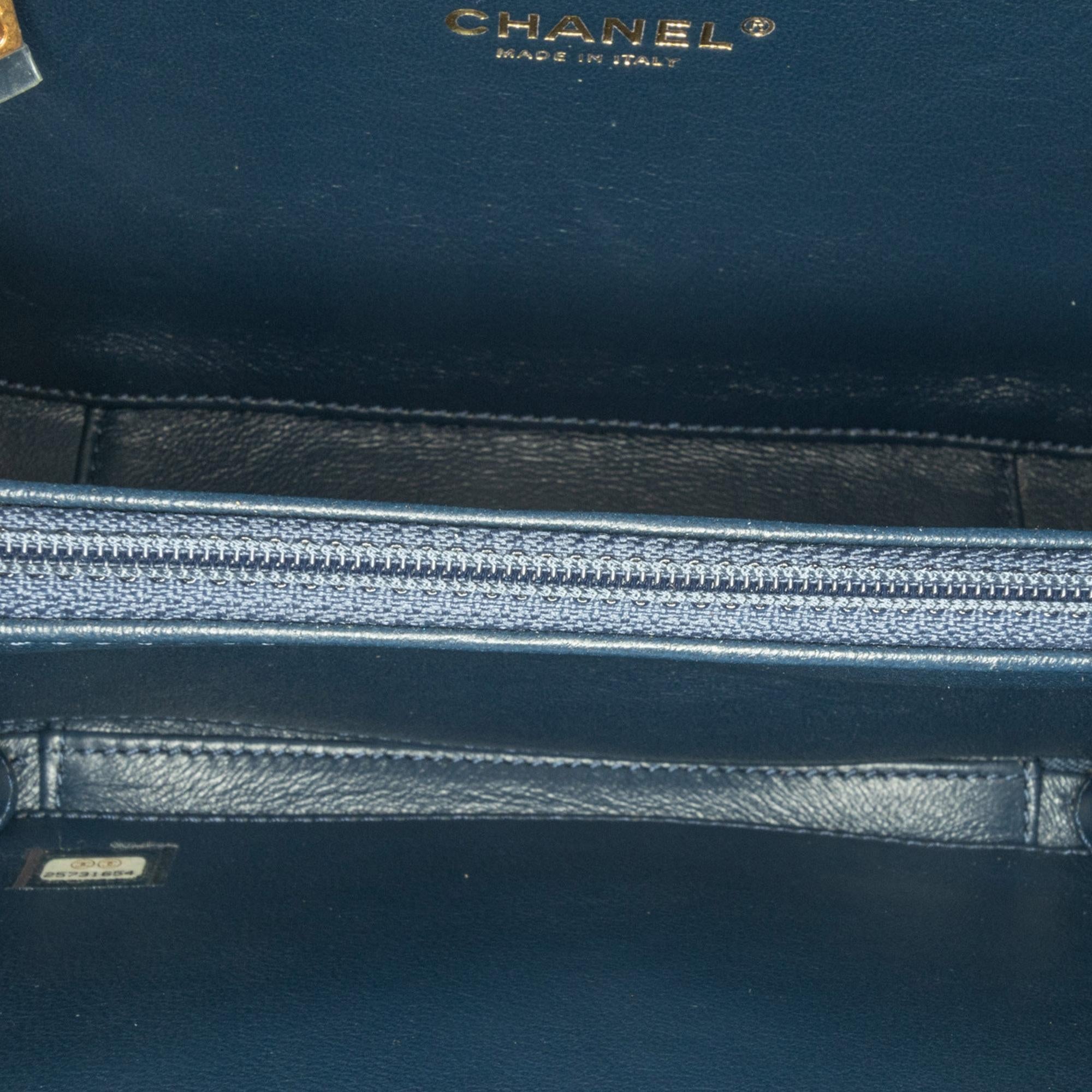Chanel Medium Caviar CC Filigree Vanity Case (SHG-1tdpwa)