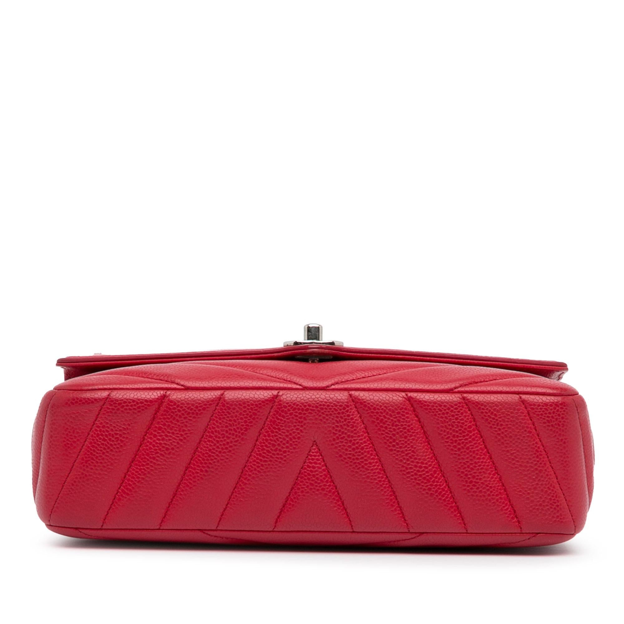Chanel Medium Caviar Chevron Data Center Envelope Flap (SHG-PZy6WX)