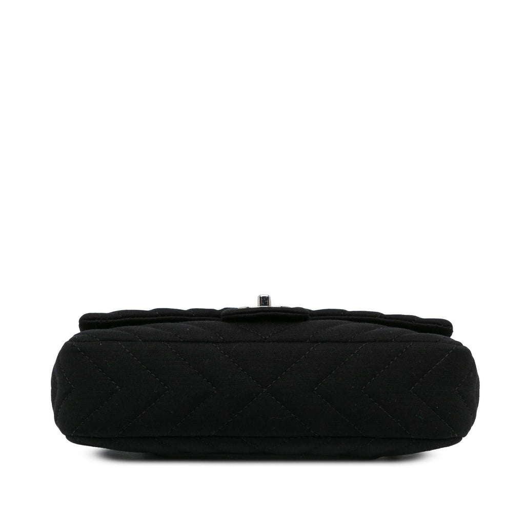 Chanel Medium Chevron Quilted Jersey Single Flap (SHG-ZhE9Mo)