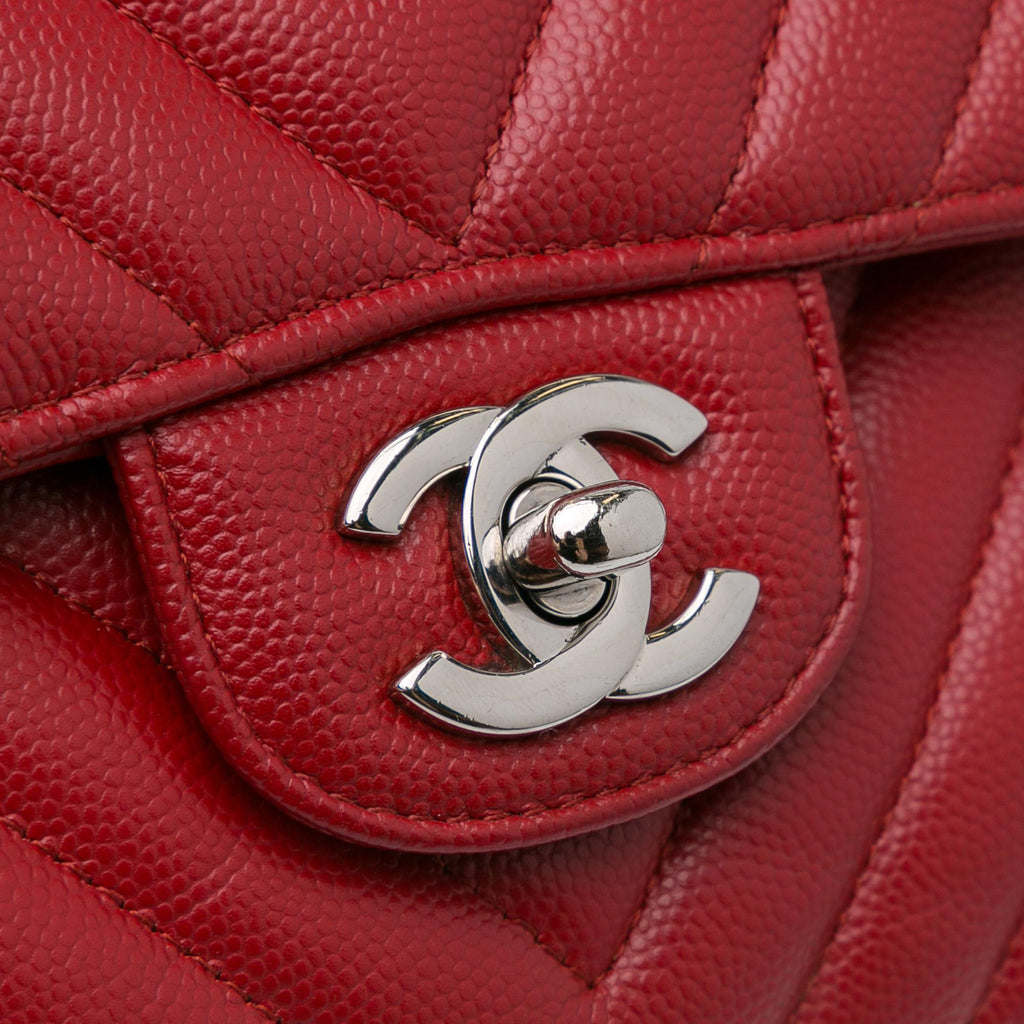 Chanel Medium Classic Chevron Caviar Double Flap (SHG-cCtiFC)