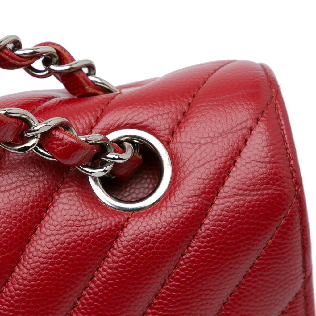 Chanel Medium Classic Chevron Caviar Double Flap (SHG-cCtiFC)