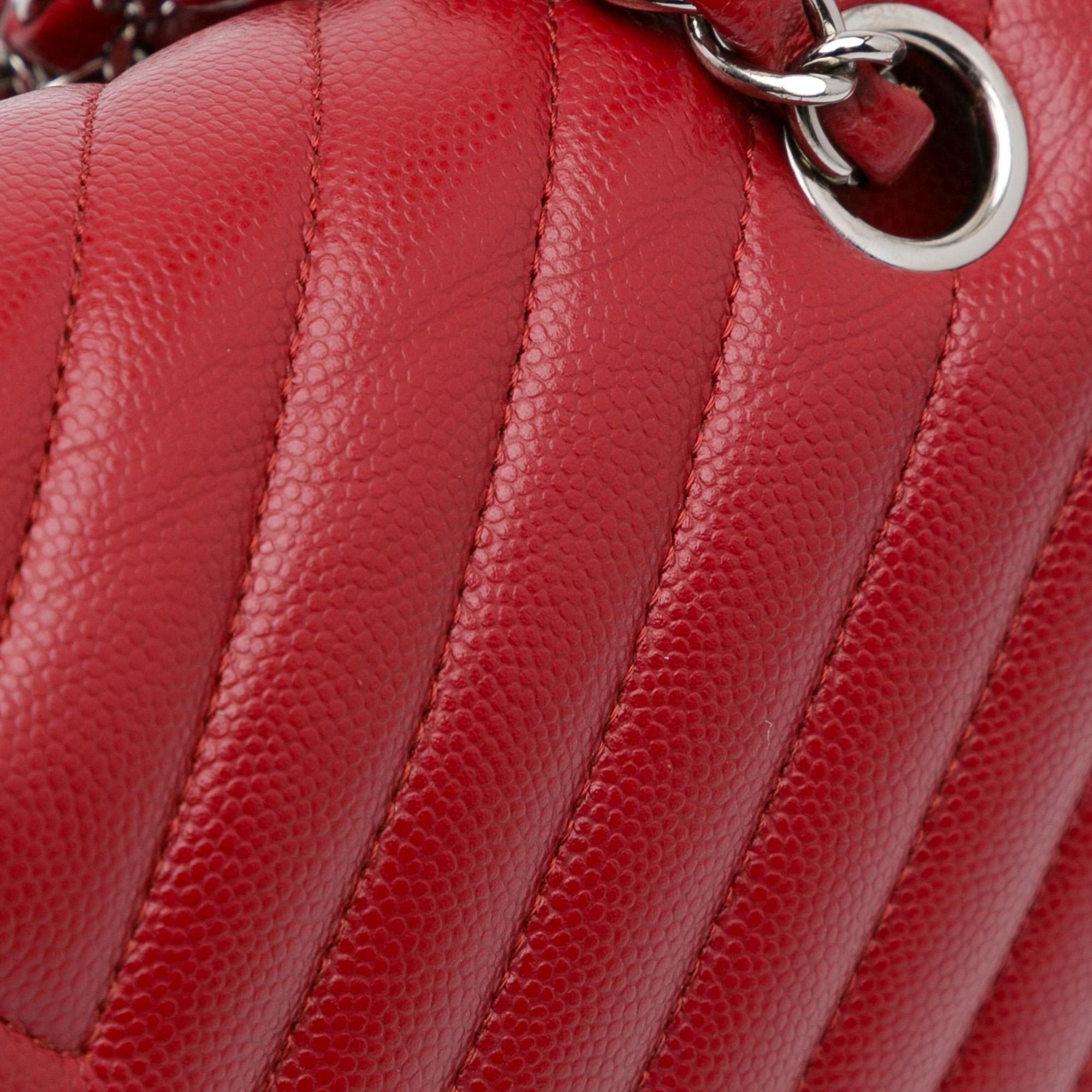 Chanel Medium Classic Chevron Caviar Double Flap (SHG-cCtiFC)