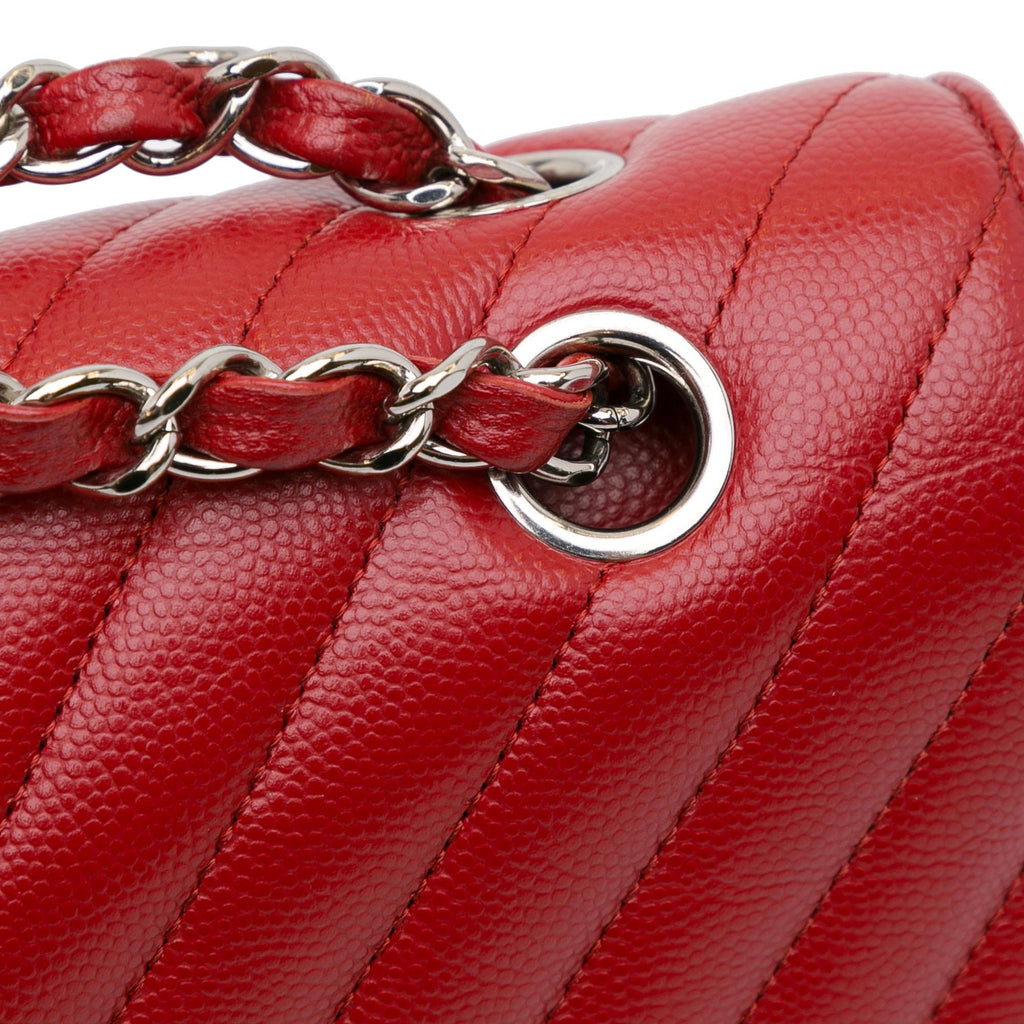Chanel Medium Classic Chevron Caviar Double Flap (SHG-yLe4XT)