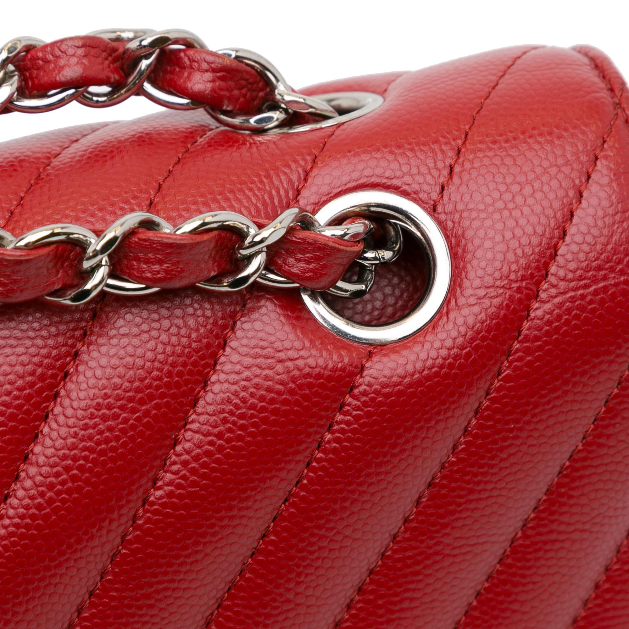 Chanel Medium Classic Chevron Caviar Double Flap (SHG-yLe4XT)